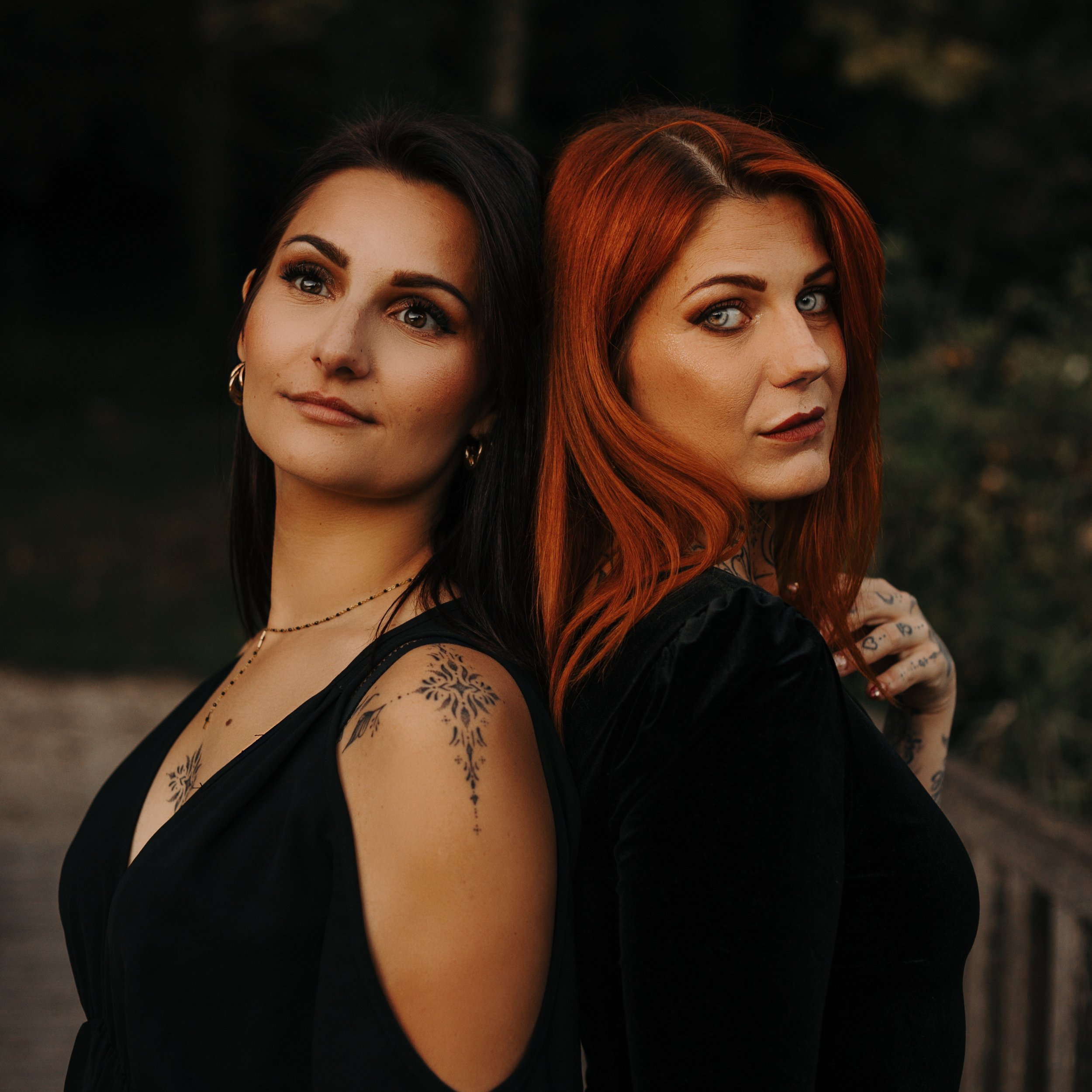 🍂 S&eacute;ance d&rsquo;automne 🍁

Les couleurs chaudes, la douceur de la lumi&egrave;re et la magie de l&rsquo;automne&hellip; ✨

Un joli moment captur&eacute; avec @ame_liee_lmcr et @elisesouillard 🤎

Et si vous aussi, vous vous offriez une pare