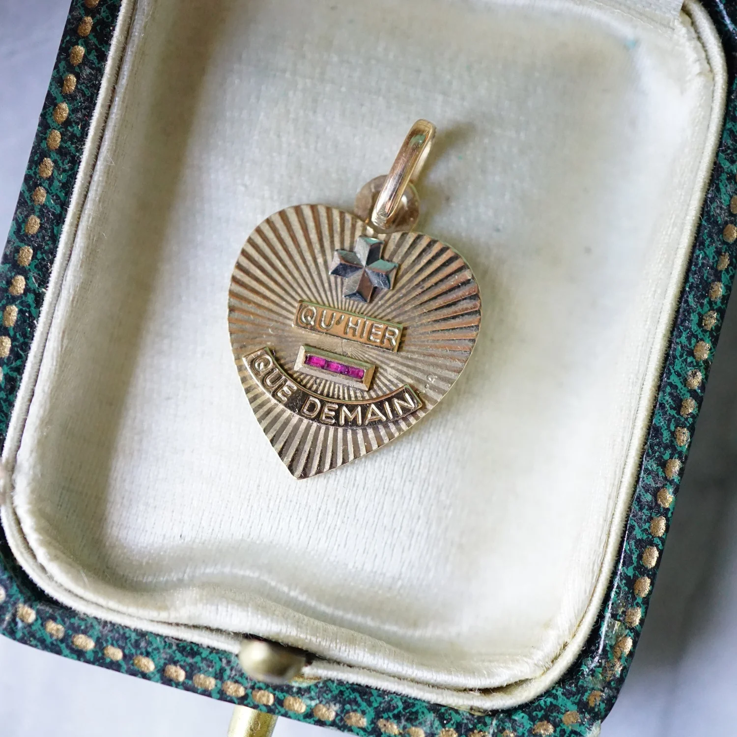 Médaille Cœur « Je T’aime Aujourd’hui Plus Qu’hier… » – Acier Inoxydable – Neuf Avec étiquettes