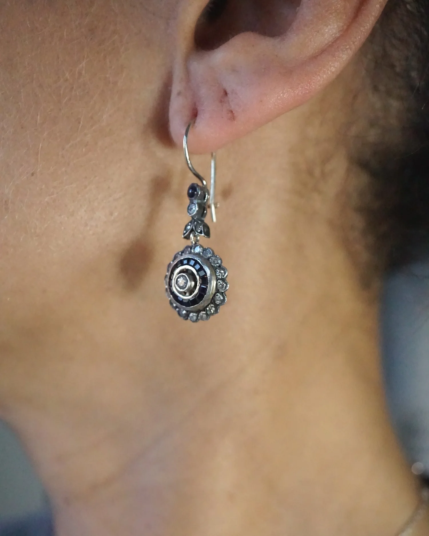 Boucles D'oreilles Pendantes Or Gris 18k Saphirs Et Diamants - Années 60, Occasion Vintage