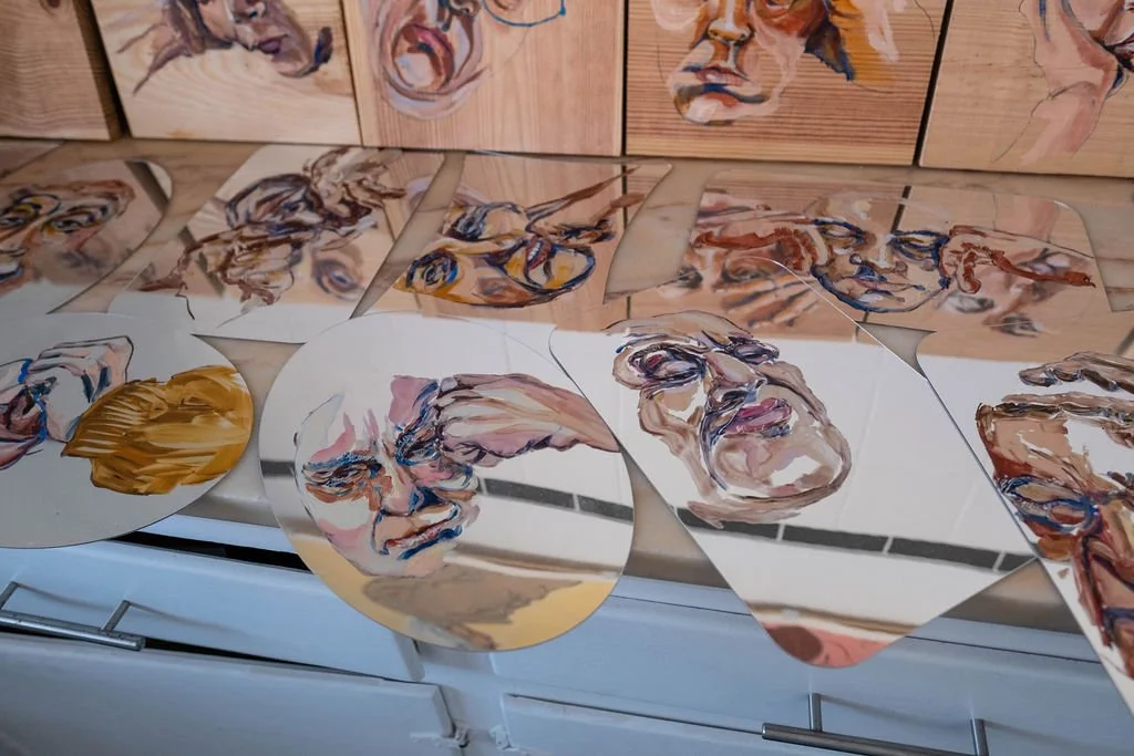 Um País Agradável, acrílico sobre espelho e pinho, 35 peças