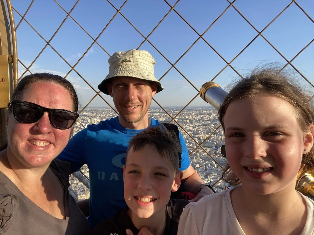 michaeleggins_eiffel2.JPG