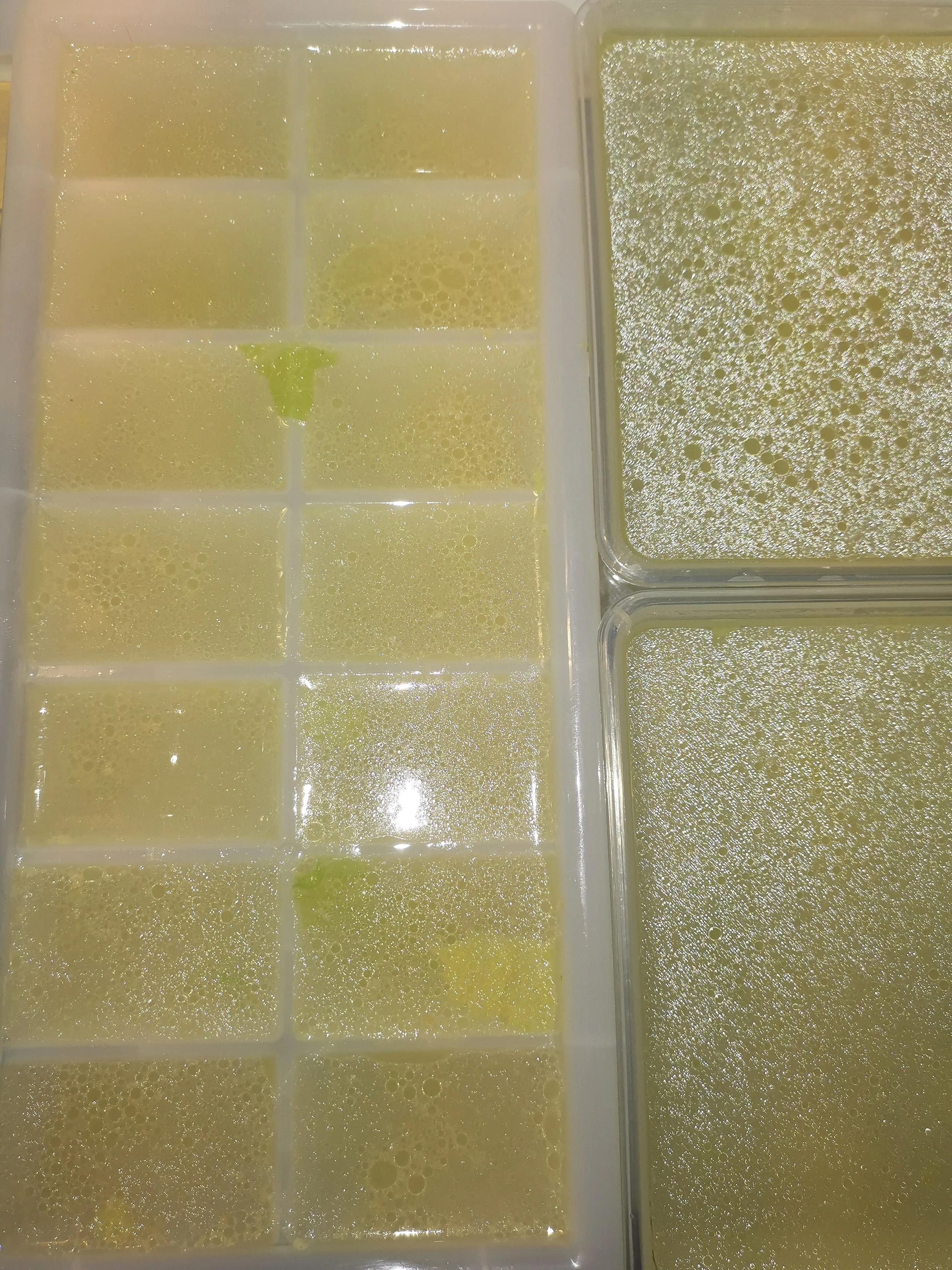 Selbstgemachte Hühnerbrühe 