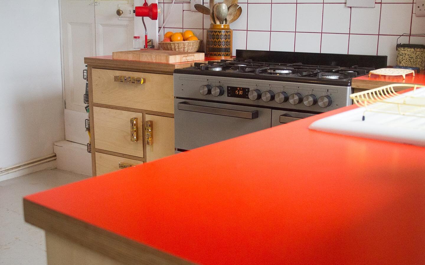 As promised, a full post on a kitchen we finished about a year ago. Super bright, 36mm birch ply worktop with Formica top. Tetris style cupboards and wall units. Modern Marquetry handles. 

#formicaworktop #modernmarquetry #bespokekitchen #inlaidhand