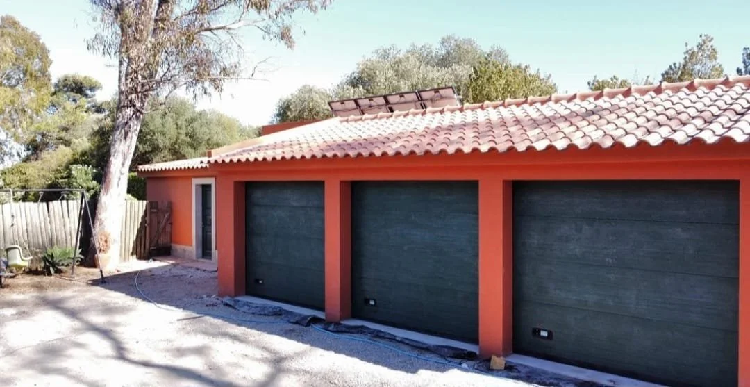 Demolição de edifício e construção de garagem com anexos - Abuxarda