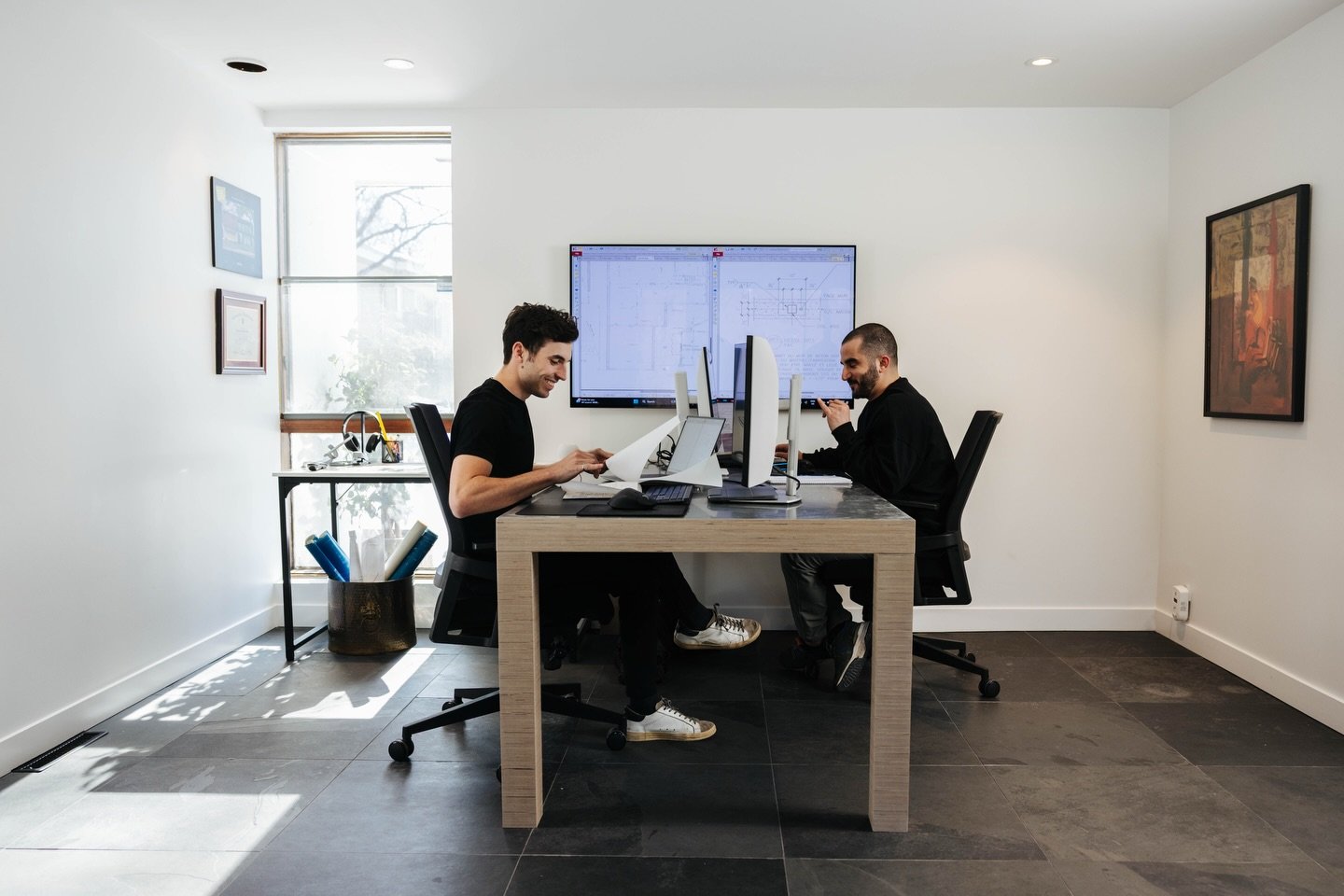 Pr&eacute;sentation 1 | 3
C&rsquo;est ici que tout prend forme.

Notre espace de travail est con&ccedil;u pour la collaboration &mdash; un lieu o&ugrave; nous travaillons &eacute;troitement avec nos clients.

Ensemble, les id&eacute;es se clarifient,