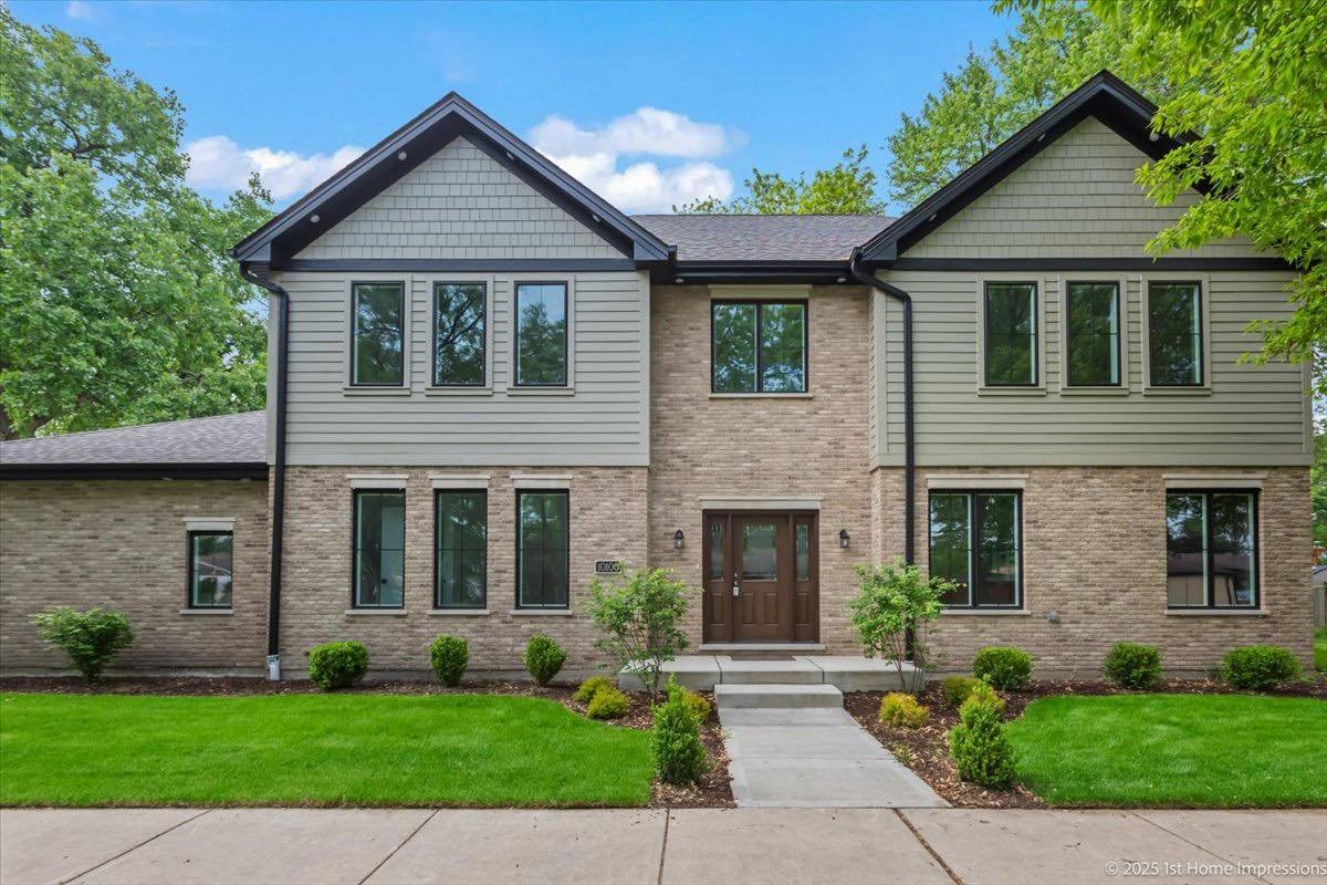 🏡 Open House This Saturday!
📍 10100 S Kildare, Oak Lawn
🗓️ June 21st | 1&ndash;3 PM

Step into modern luxury at this brand new 5 bed, 2.5 bath stunner on a spacious corner lot!

✨ Chef&rsquo;s kitchen, 9ft ceilings, white oak floors, custom millwo