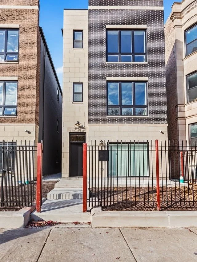 🏡 Just Listed in Bronzeville!
📍 4932 S Champlain Ave, Chicago

Modern luxury meets smart investment 💎

This 3-flat multi-unit with a 3-car garage is the perfect blend of style, comfort &amp; opportunity!

✨ Highlights:
▪️ Custom 42&rdquo; cabinets