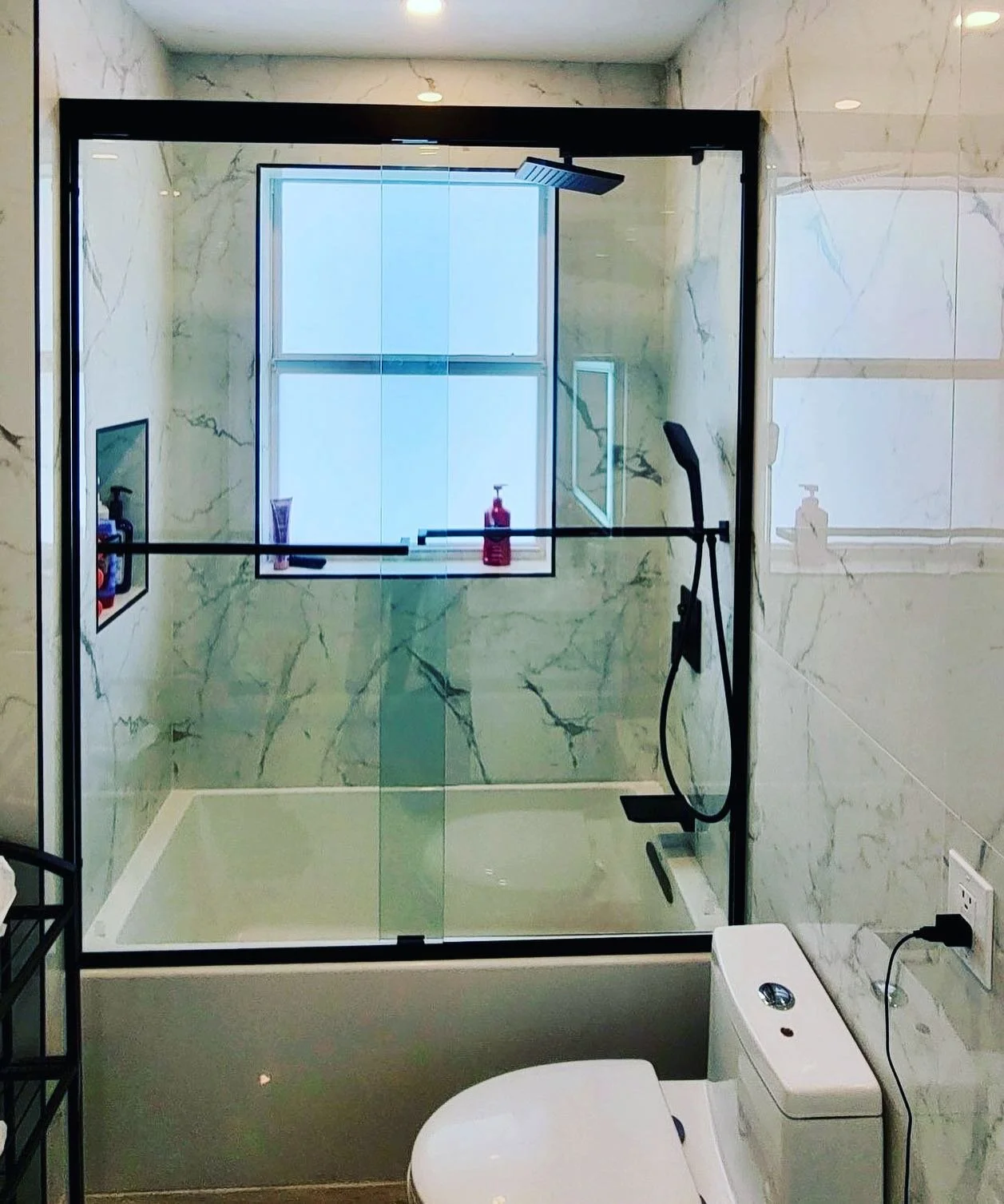 ypass frameless glass shower door in matte black. Check it out !
&bull;
&bull;
&bull;
&bull;
&bull;
&bull;
&bull;
#matteblack #showerdoor #igtglasshardware #bypassshower #interiordesign #bathroomdesign #miamibathrooms #showerdoorsinmiami #framelessby