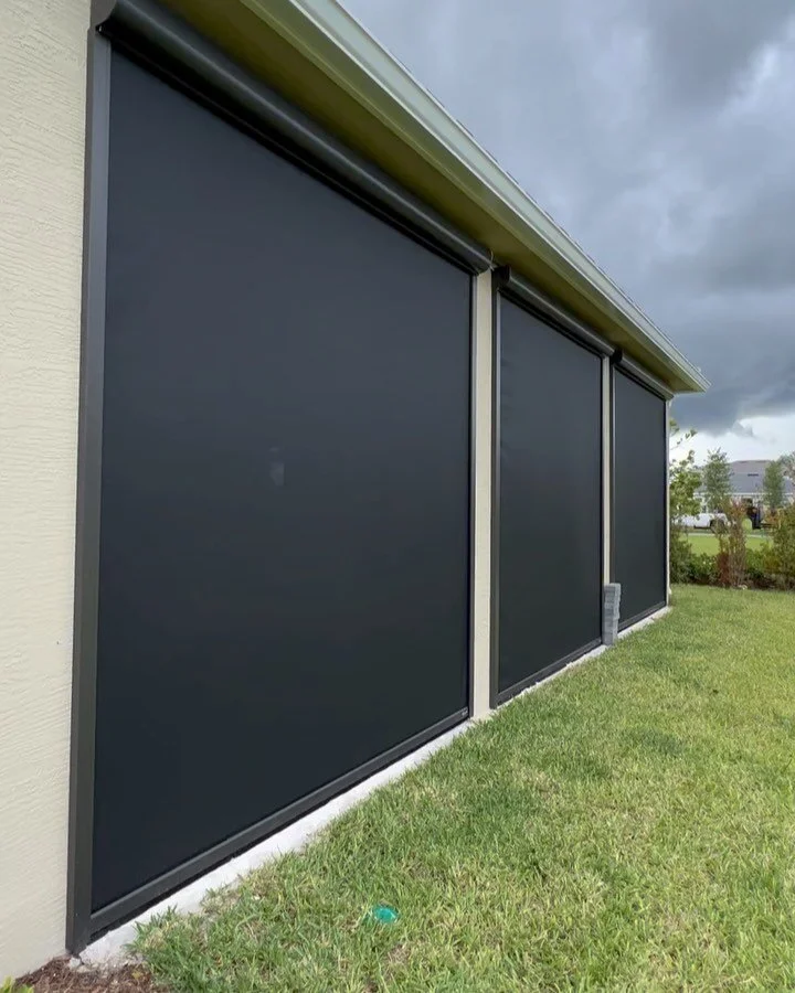 Check out these outdoor patio shades installed at this newly constructed home in Westlake! We used an ebony 5% screen with bronze cassette and side channels.