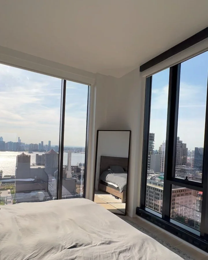 Had the pleasure of helping out Vinny G on his new apartment in Manhattan. We installed Somfy motorized blackout roller shades. Check it out ! 
&bull;
&bull;
&bull;
&bull;
&bull;
#rollershades #windowtreatments #blackoutshades #blinds #rollerblinds #