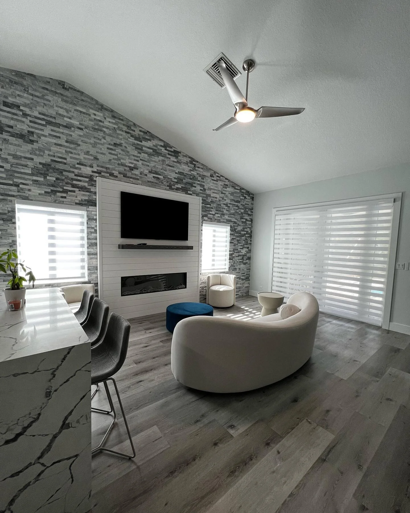 Dual Shade action! Check out these FIJI white dual shades that were installed at this Plantation home. 
&bull;
&bull;
&bull;
&bull;
&bull;
&bull;
&bull;
&bull;
#dualshades #blinds #shades #plantationblinds #blindsinplantation #plantationfl #modernsha