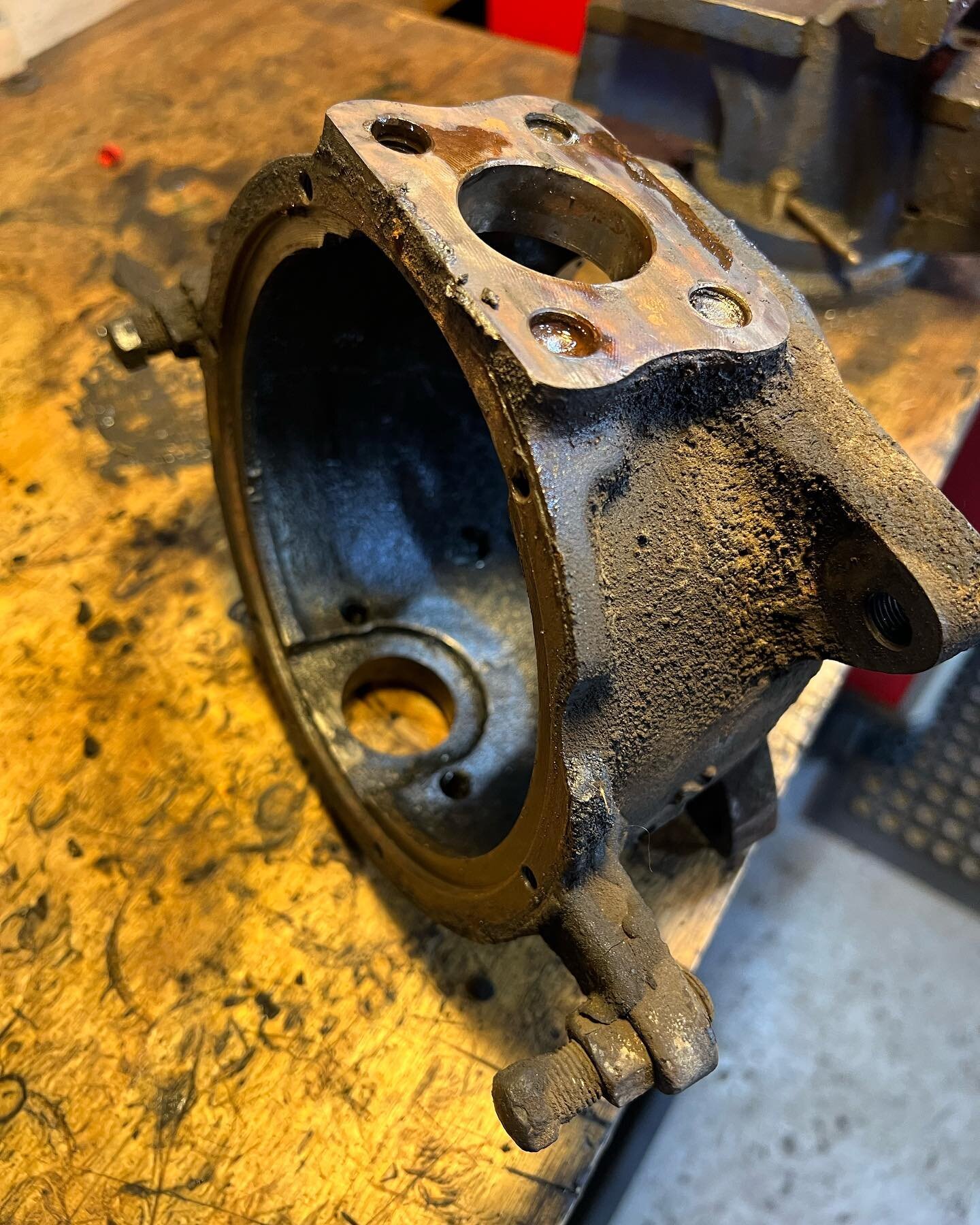 80 Series Land Cruiser owner: &ldquo;I have a leak at my front left wheel&rdquo;
The stud that wasn&rsquo;t broken was loose. Full swivel hub kit with bearings, new studs and all brakes.
#toyota #4wd #swivelhub #darylsmotors #service #restoration &am