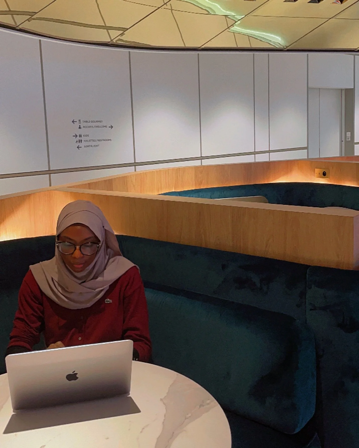 Avec l&rsquo;exp&eacute;rience, j&rsquo;ai compris que les gens n&rsquo;ach&egrave;tent pas un produit ou un service. Ils investissent dans une vision d&rsquo;eux-m&ecirc;mes am&eacute;lior&eacute;e.
Si vous leur montrez cette transformation de mani&