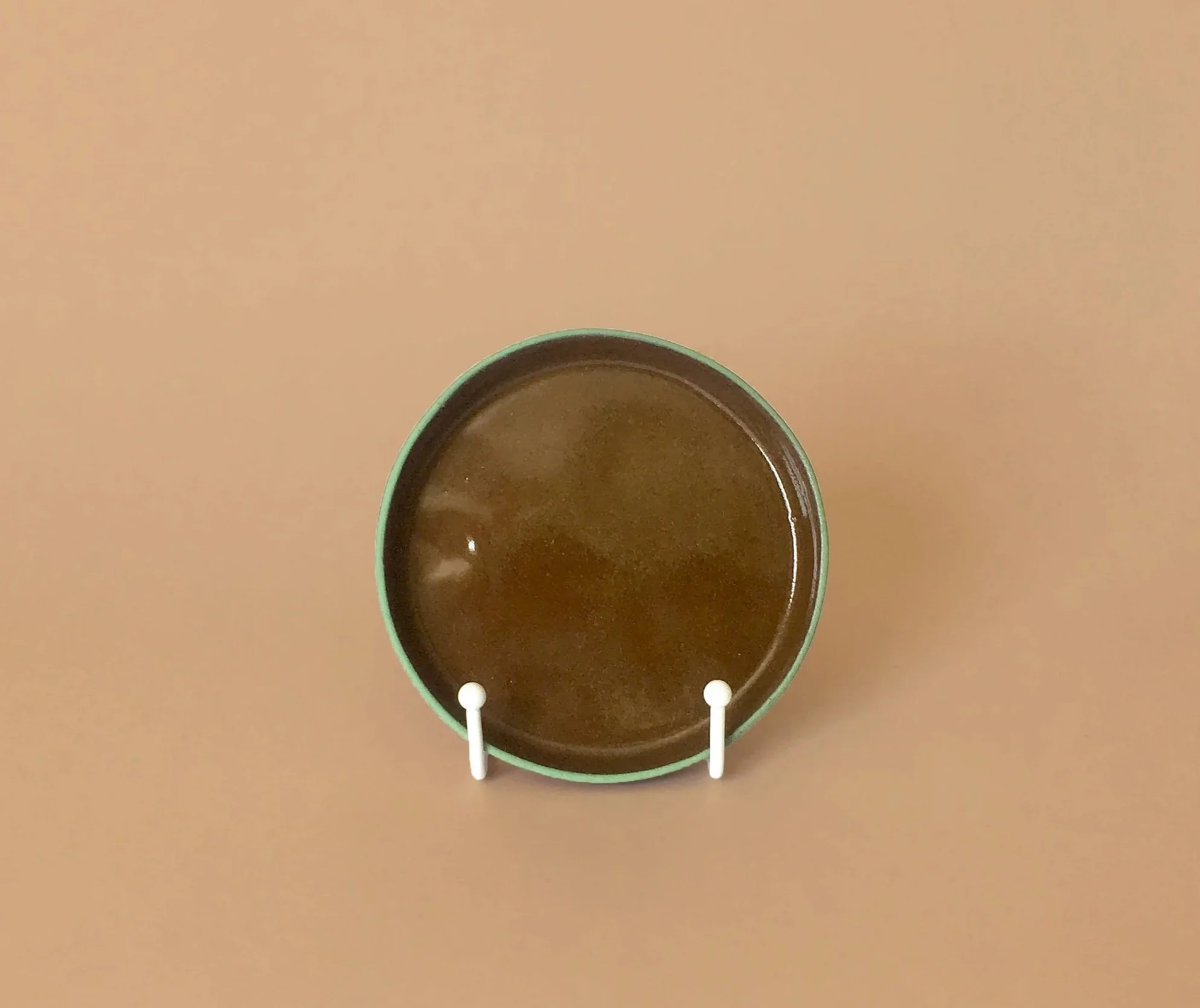 small+green+plate+on+stand.jpg
