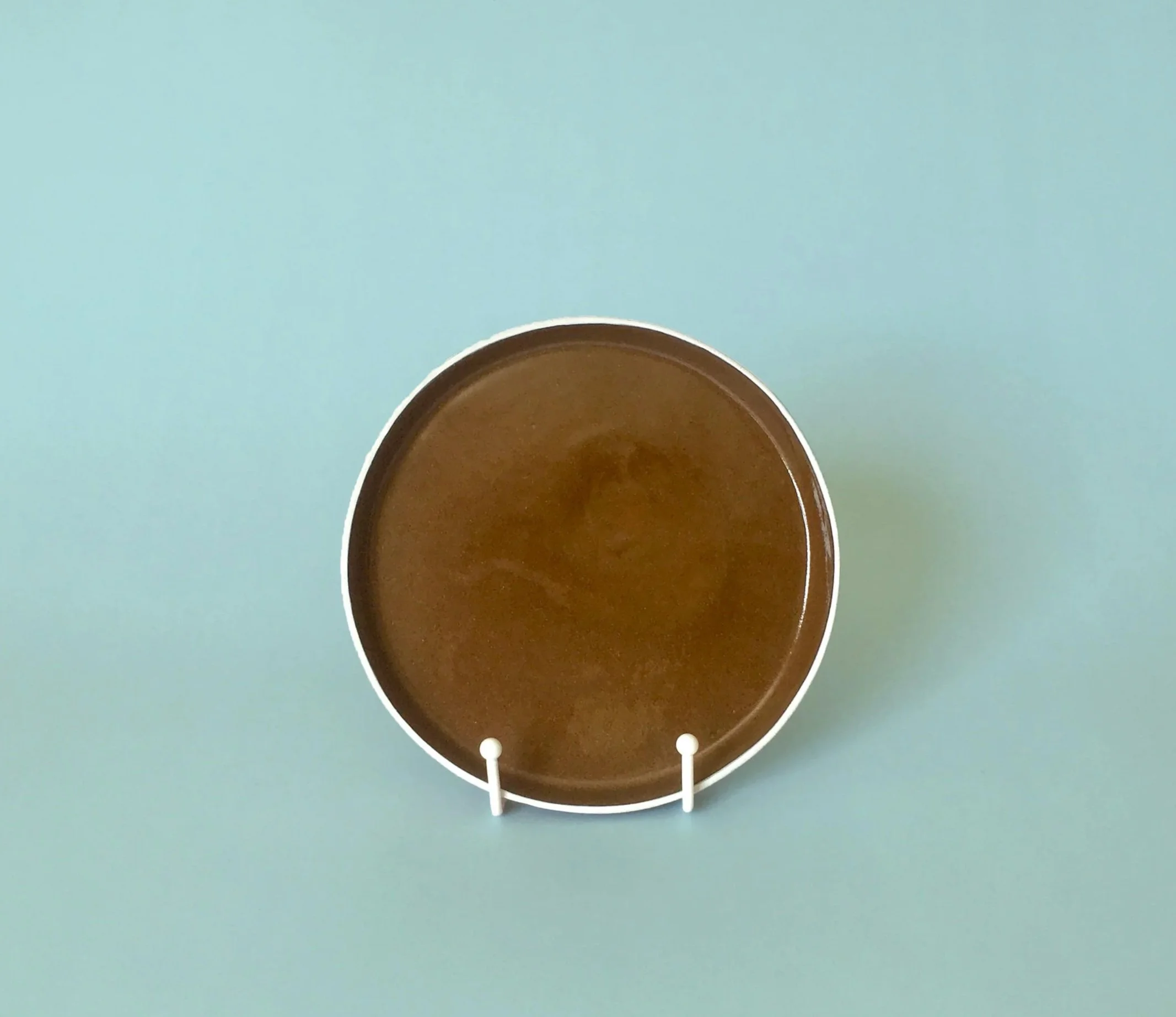 w+round+plate+on+stand.jpg