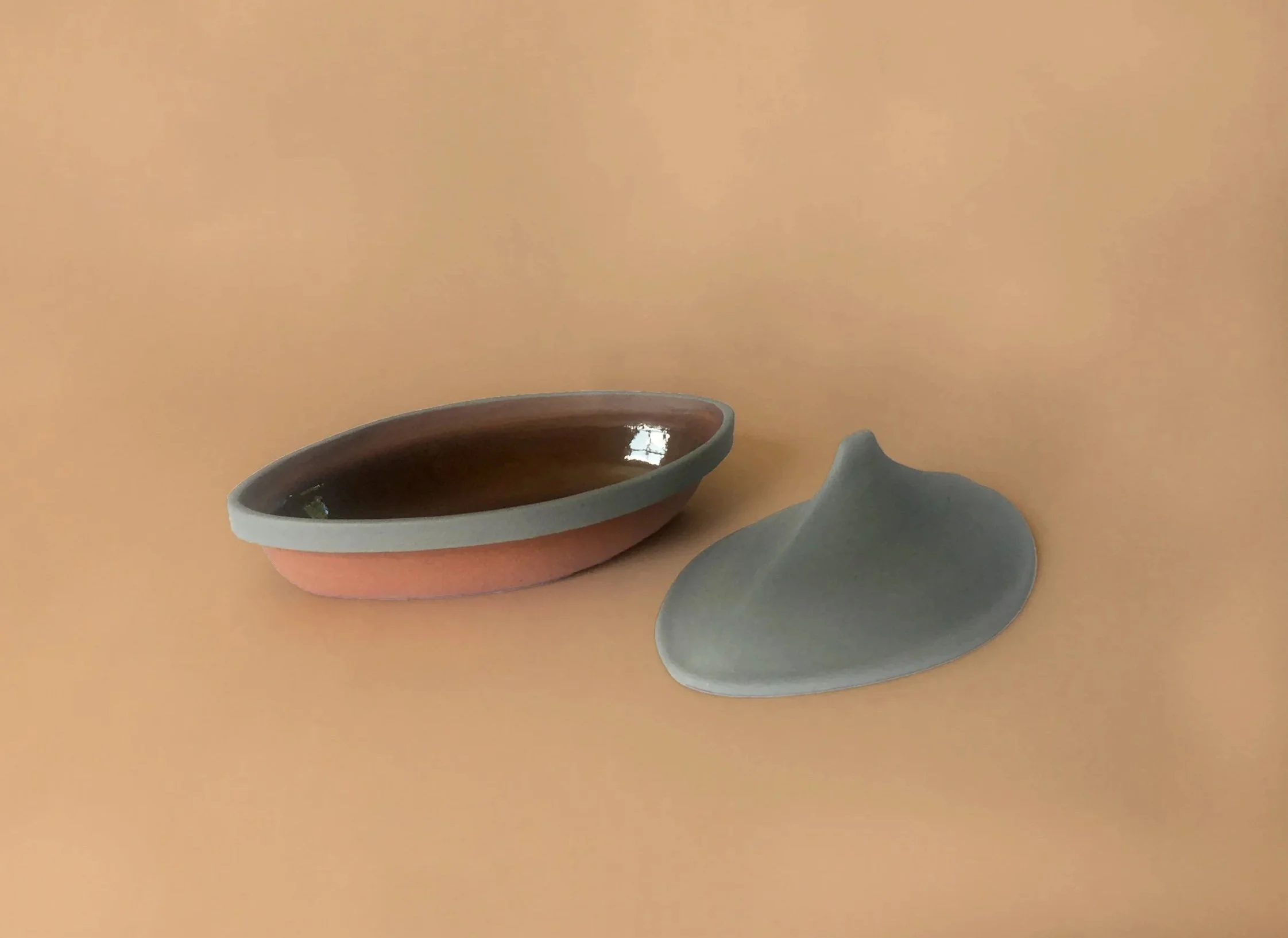 grey+oval+lid+off.jpg