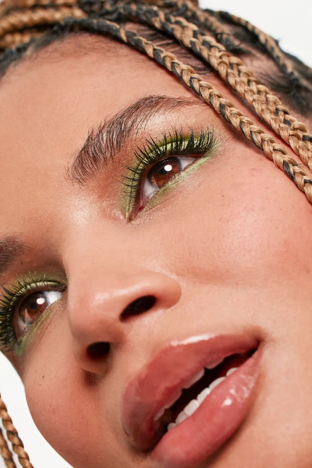 Low Res-SHOT 4c-a_SALLY_25_Q2_SPRING_MAR_HairCare_Protective_Travel_1331.jpg