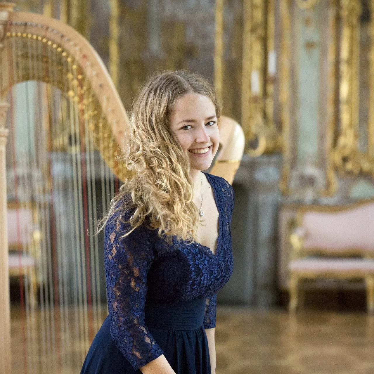 &bdquo;Sch&ouml;pfungen&ldquo; &ndash; Semesterabschlusskonzert des Uni-Vokalensembles Passau

Anl&auml;sslich zweier bedeutsamer Jubil&auml;en &ndash; 800 Jahre Sonnengesang des Hl. Franziskus und 10 Jahre Enzyklika &bdquo;Laudato si&ldquo; von Paps