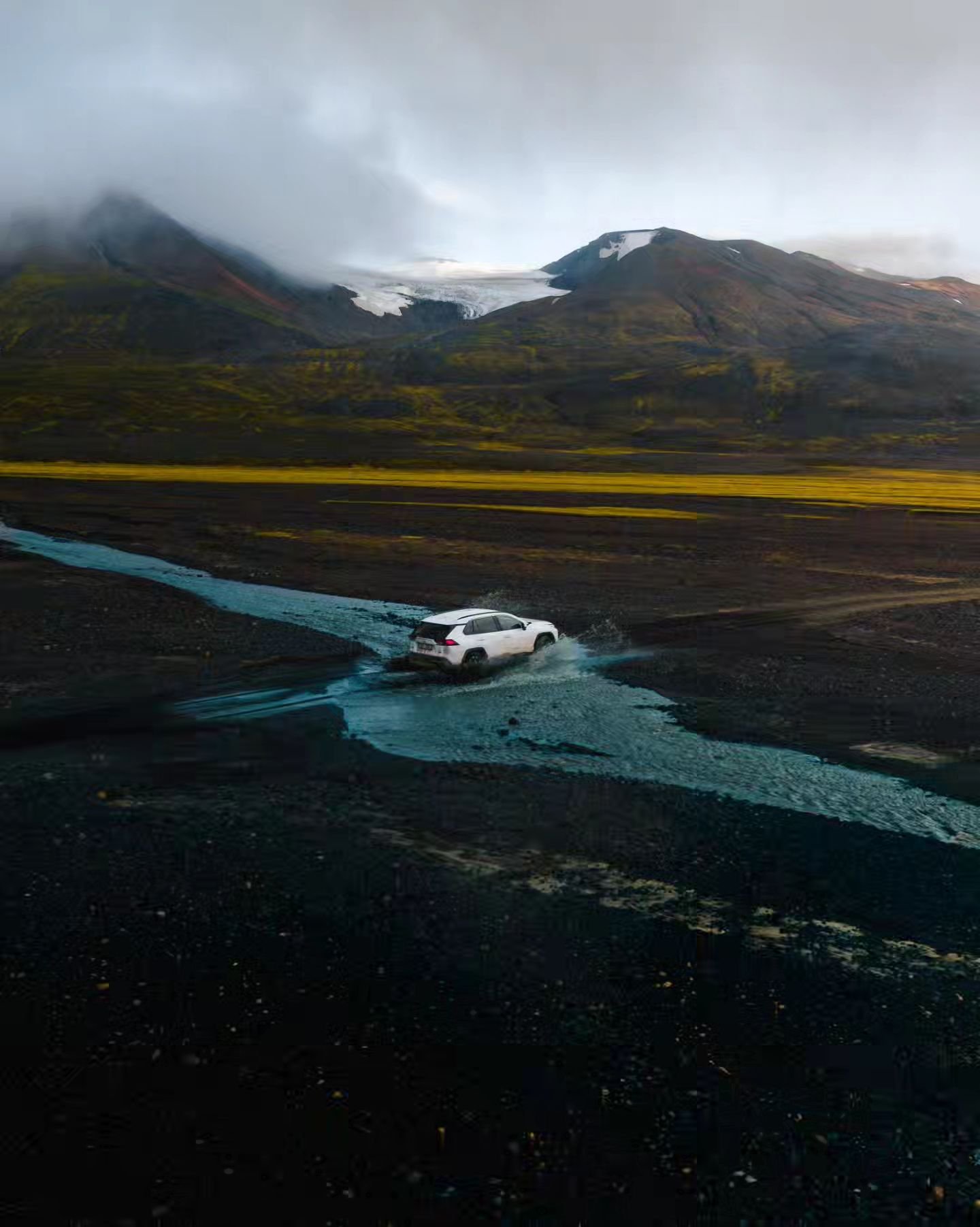 &bull; Crossing rivers in the highlands of Iceland is as fun as it looks 🤭 with @spensersembrat &amp; @sennivisuals⁠
⁠
👉🏻 Everything about Iceland in one place #mitevisuals_iceland 🇮🇸⁠
⁠
🙋🏼&zwj;♂️ Follow @mitevisuals for more⁠
⁠
&bull;⁠
&bull;