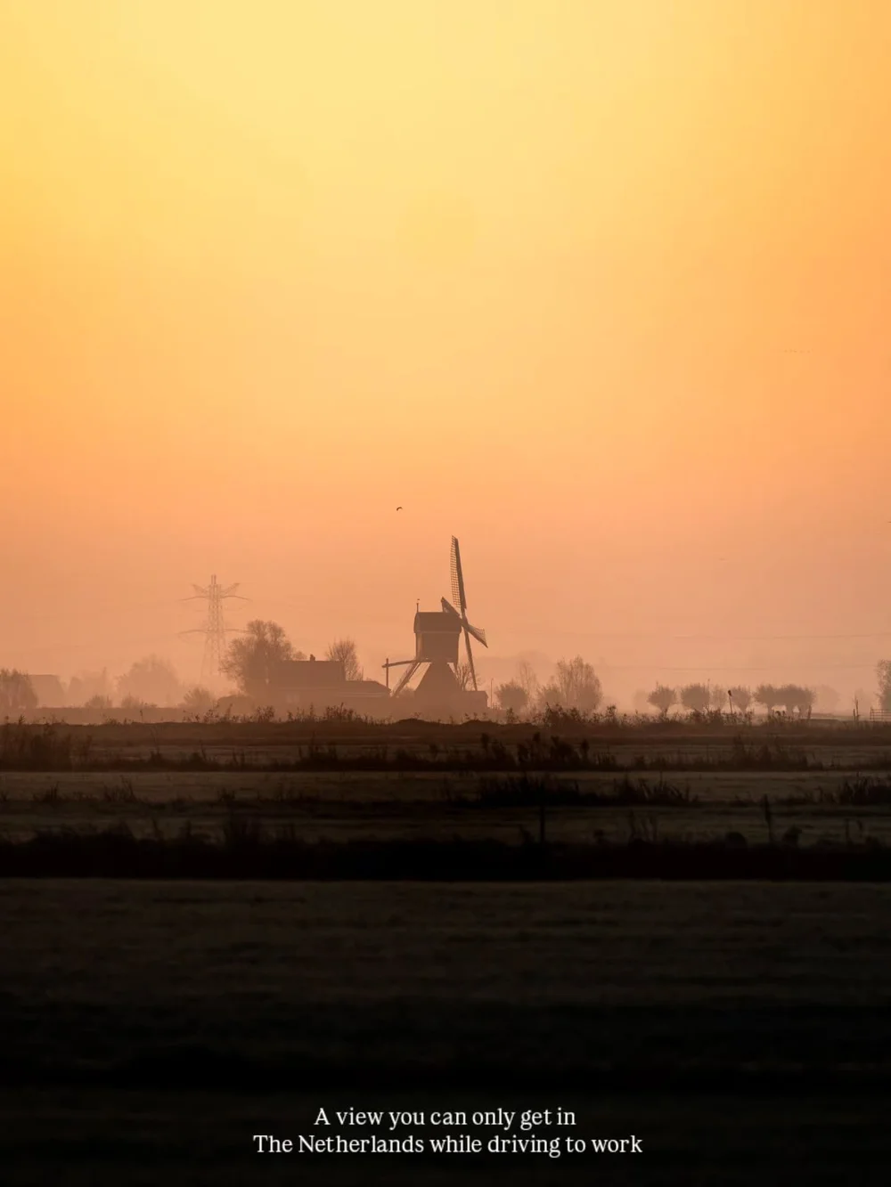 Driving to work - Dutch edition 😍 On my way to a project last week, I drove past this windmill during sunrise. As I was a few minutes early, I naturally stopped for a few quick snaps 📸⁠
⁠
🙋🏼&zwj;♂️ Follow @mitevisuals for more⁠
⁠
#sunrise #windmi
