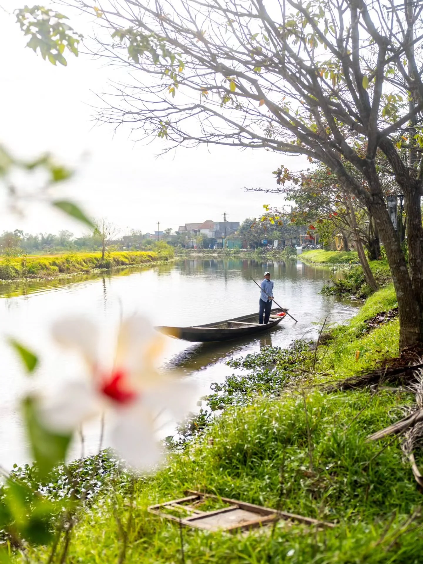 Calm morning at the countryside of Hu&eacute;, Vietnam 🇻🇳 ⁠
⁠
🙋🏼&zwj;♂️ Follow @mitevisuals for more⁠ ⁠
⁠
#vietnam #hu&eacute; #thanhtoan #travel #travelphotography