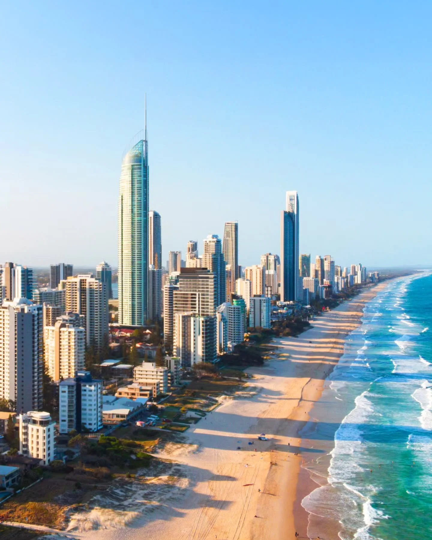 Surfing under the shadows of massive skyscrapers... sounds like the most Australian thing to do, right? 🏄🏻⁠
⁠
#australia #surfersparadise #goldcoast #eastcoast #beach⁠