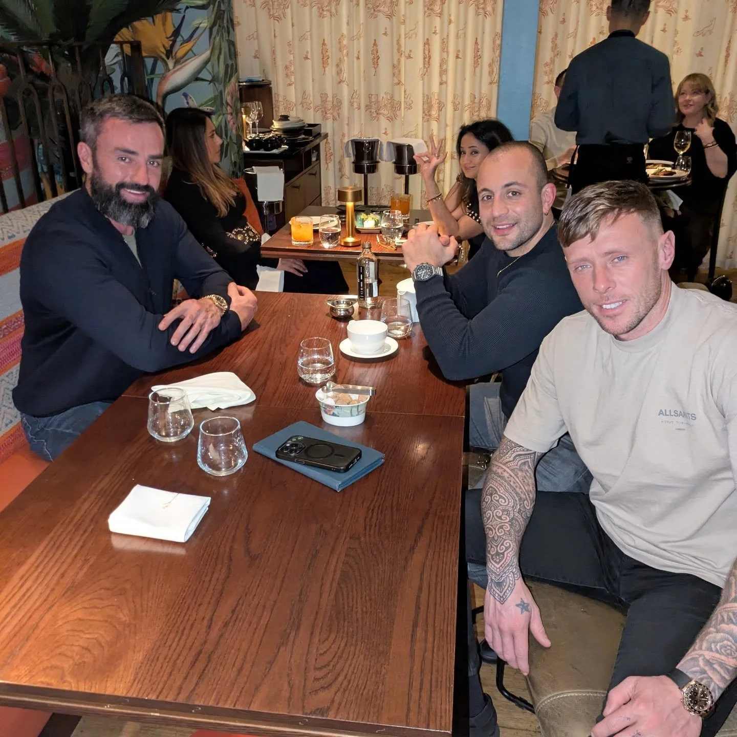 Lovely evening with @drowemethod and @tt_wg talking about everything from, mindset, struggle, business and just life in general. 

We are just men leaving our ego behind and getting after it

#happiness #mentalfitness #therapy #moneymen #bebetter