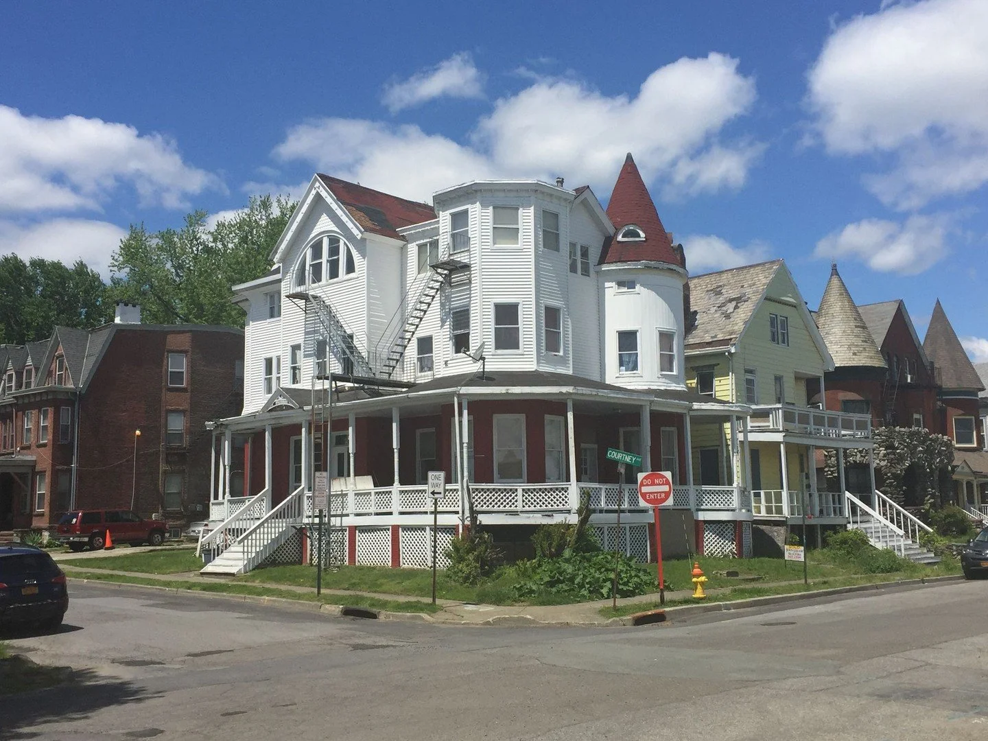 Historic transformation on the bluff ✨ Swipe to see 2 Courtney Avenue’s after-glow up!
From a storied Victorian to a designer-renovated 6 Unit investment — this property is one of Newburgh’s most picturesque and among the highest-v