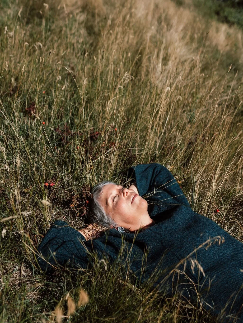 Swipe to see something that makes my heart full. ➡️

The first image is me, lying in the grass, resting. 

The second is Zuza Miśko&rsquo;s @zuza_misko illustrated version of that same surrender.

Zuza is the visual artist who designed and illustrate