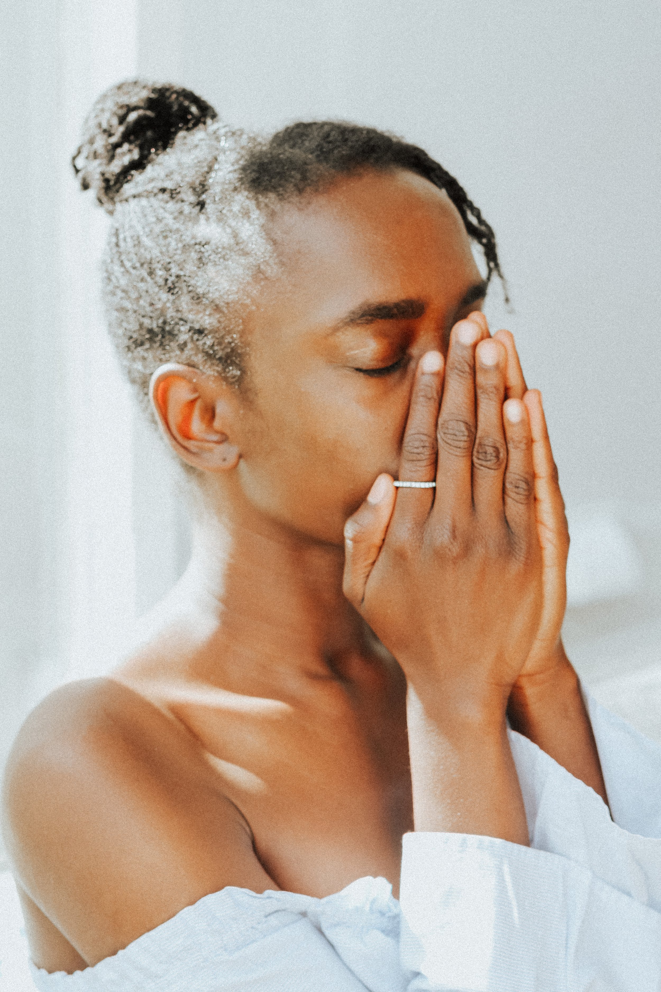 A Scent for Grounding Yourself: Vetiver Essential Oil