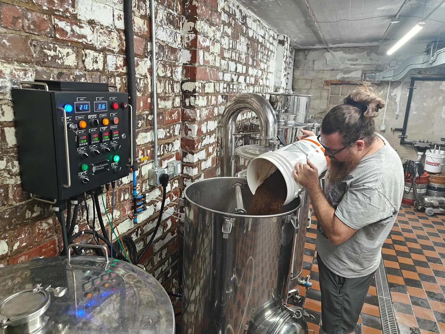 Achievements unlocked:

✅ brewing permit received on October 10
✅ THREE (3⃣) batches of beer brewed
✅ decals installed by the amazing @cantonsigncompany 
✅ discussed and tentatively scheduled our opening dates,for real life (info coming soon) 

I gue