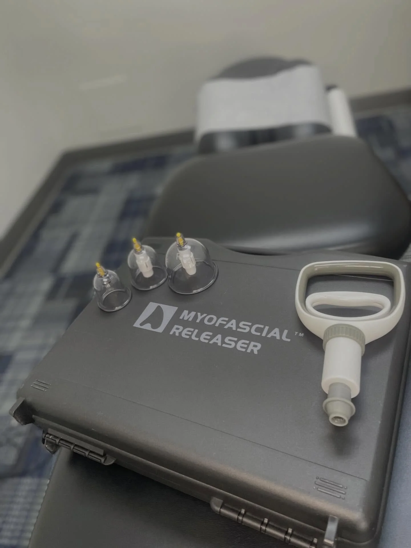 Feeling tight, stiff, or dealing with ongoing tension? 🤕

Have you tried myofascial release?

Using slow, sustained pressure and stretching of the fascial tissue, this technique can help decrease pain, improve function, and increase localized circul