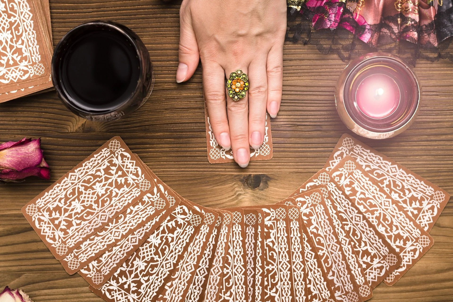 How Tarot Readings Can Guide You Through Difficult Decisions