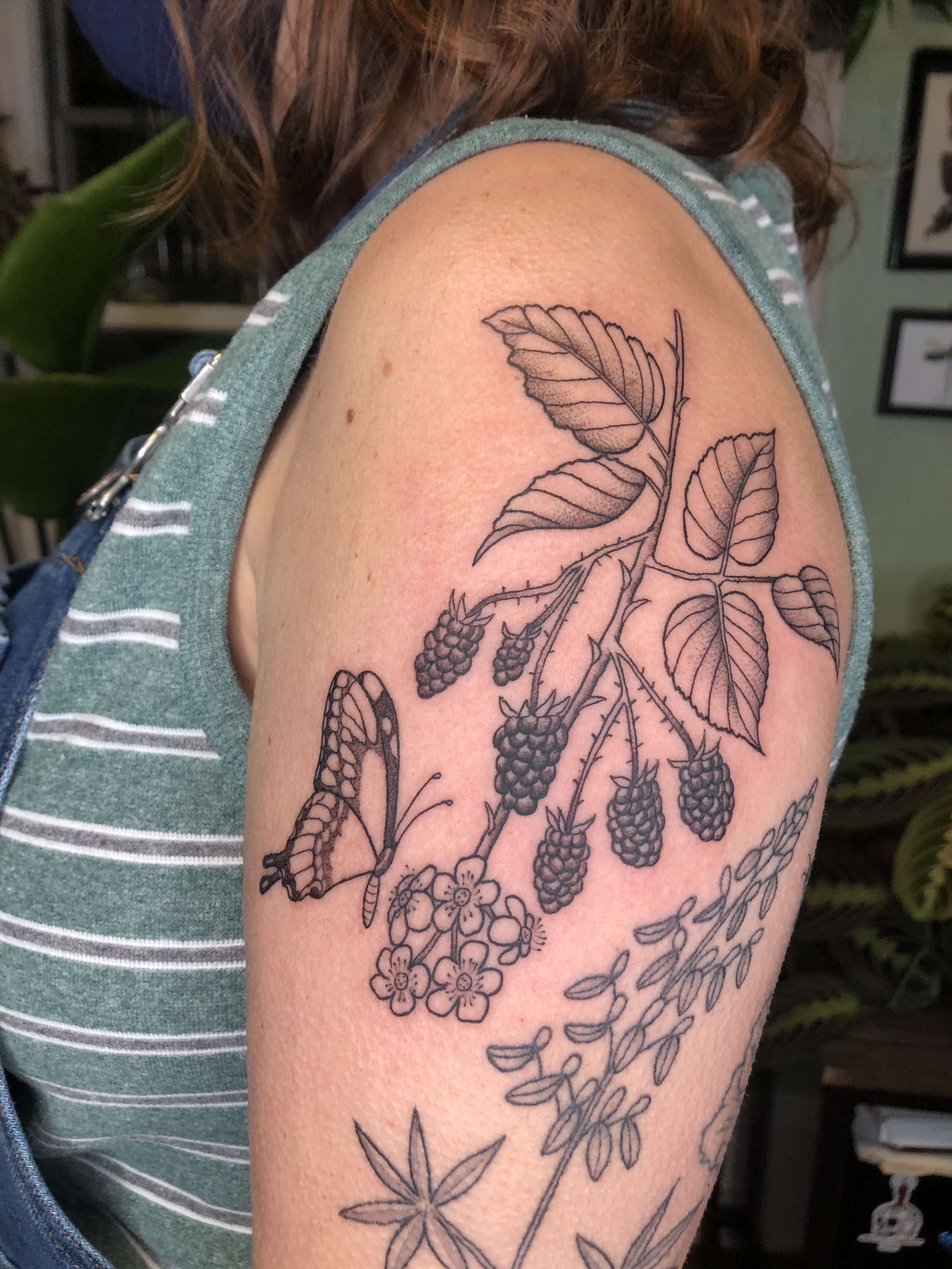 Blackberries tattoo | This is the BEST blackberry tattoo I'v… | Flickr