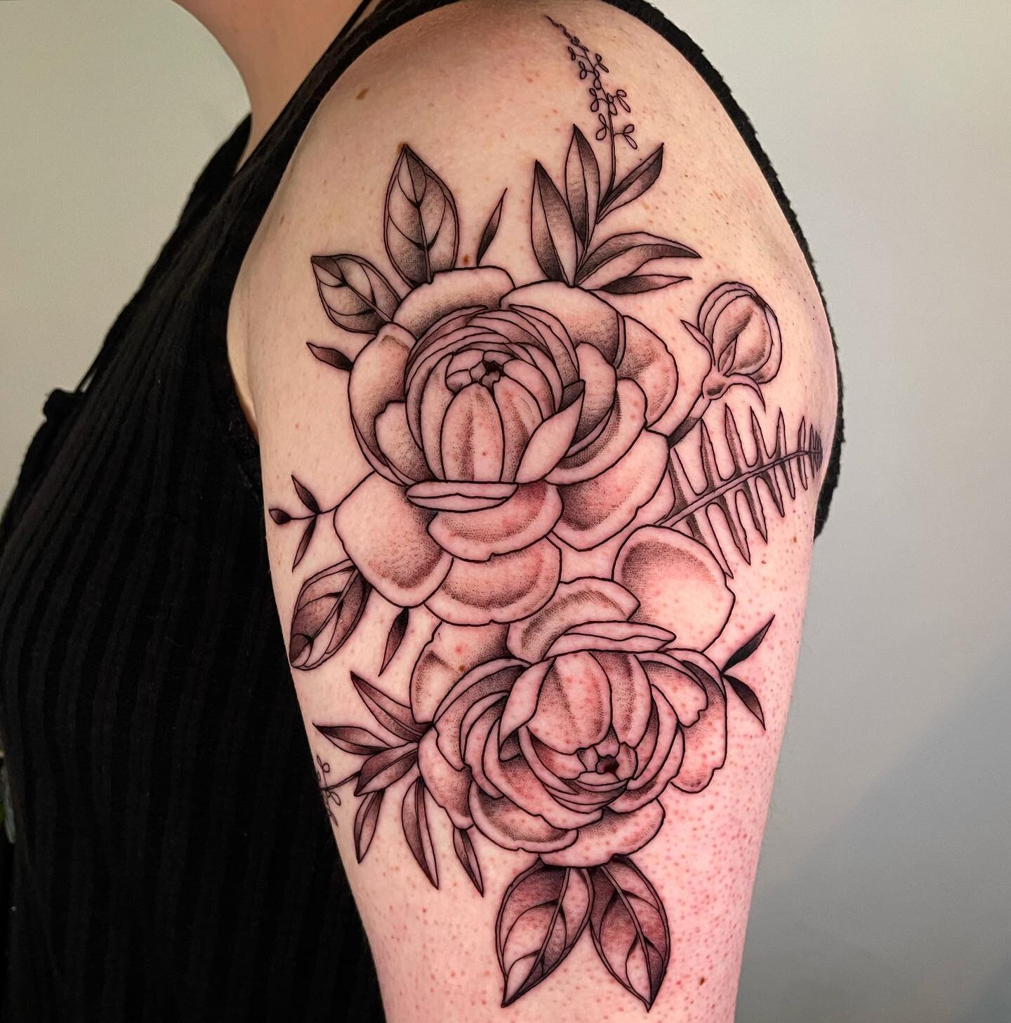 thank you again Cassidy 🌸 always a fun time working with you! 
.
.
.
.
.
.
.
.
#eugenetattoo #eugeneoregon #eugene #oregon #oregontattoo #pnw #pnwtattoo #floraltattoo #botanicaltattoo #illustrativetattoo