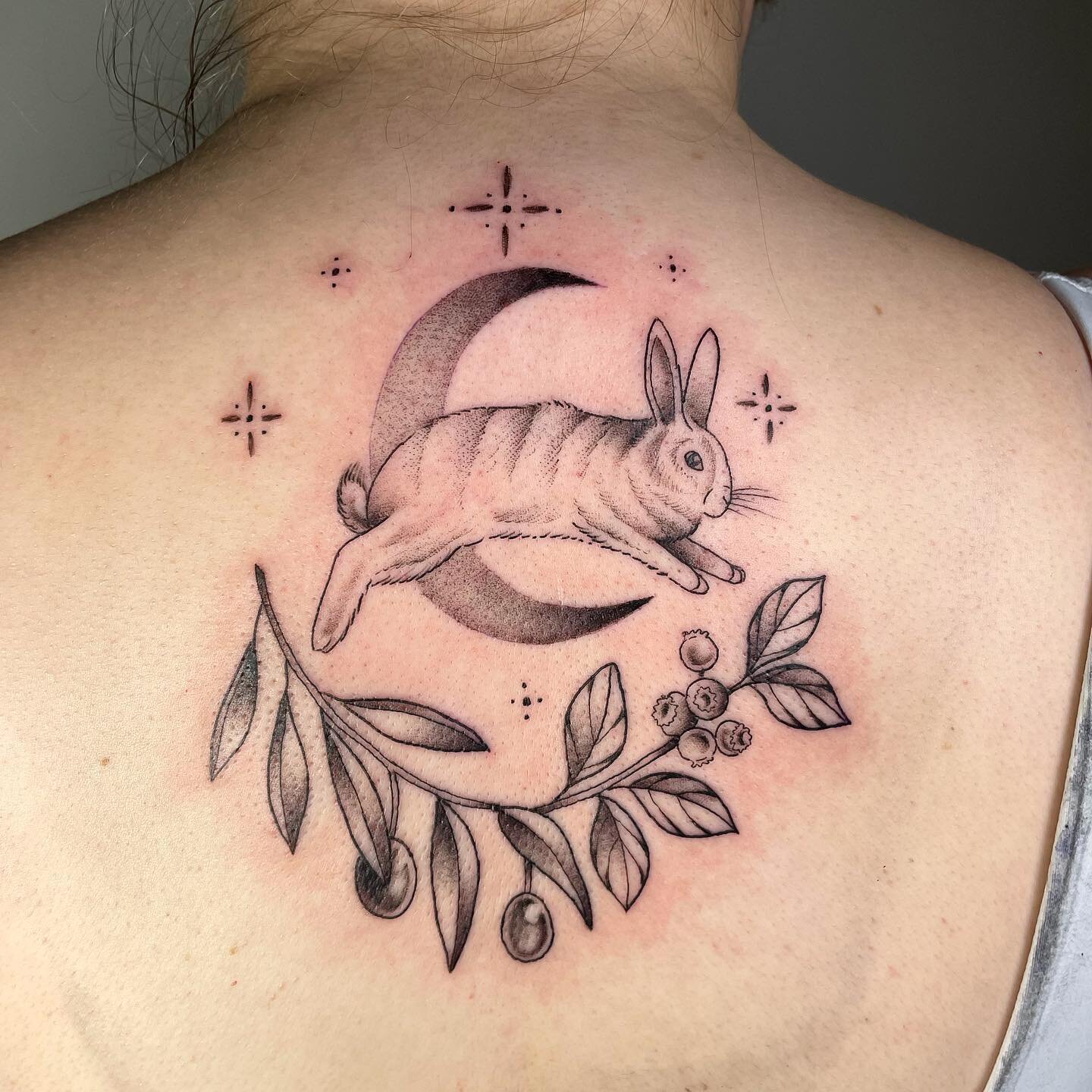 sweet moon bun for Shelby 🌙 thanks for your trust! 
.
.
.
.
.
.
.
.
.
.
.
#eugenetattoo #eugene #oregon #oregontattoo #pnw #pnwtattoo #illustrativetattoo #botanicaltattoo