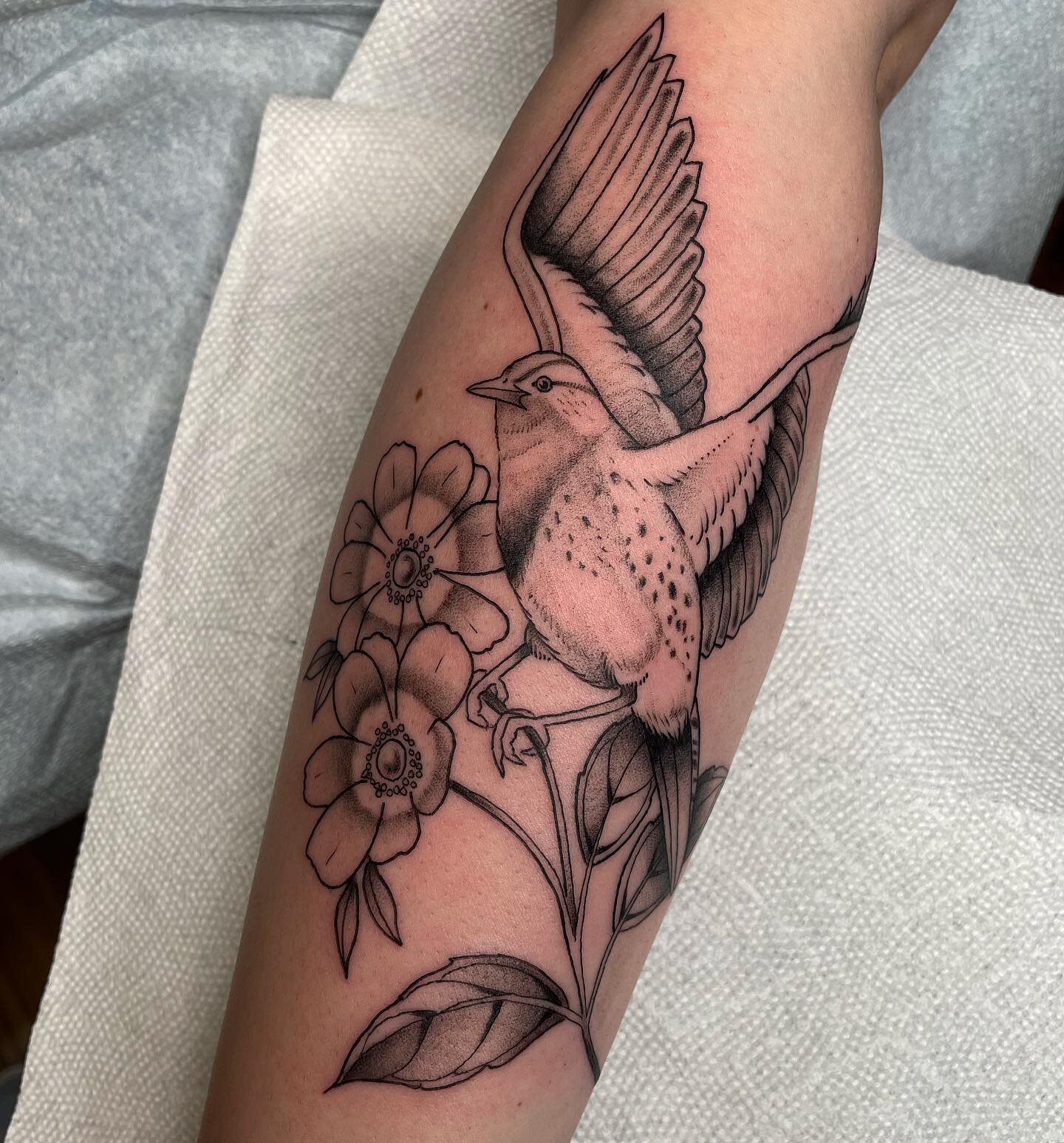 meadowlark for Avery :) thanks so much as always! 
.
.
.
.
.
.
.
.
.
.
#eugenetattoo #eugeneoregon #eugene #oregon #oregontattoo #pnw #pnwtattoo #birdtattoo #meadowlark #illustrativetattoo