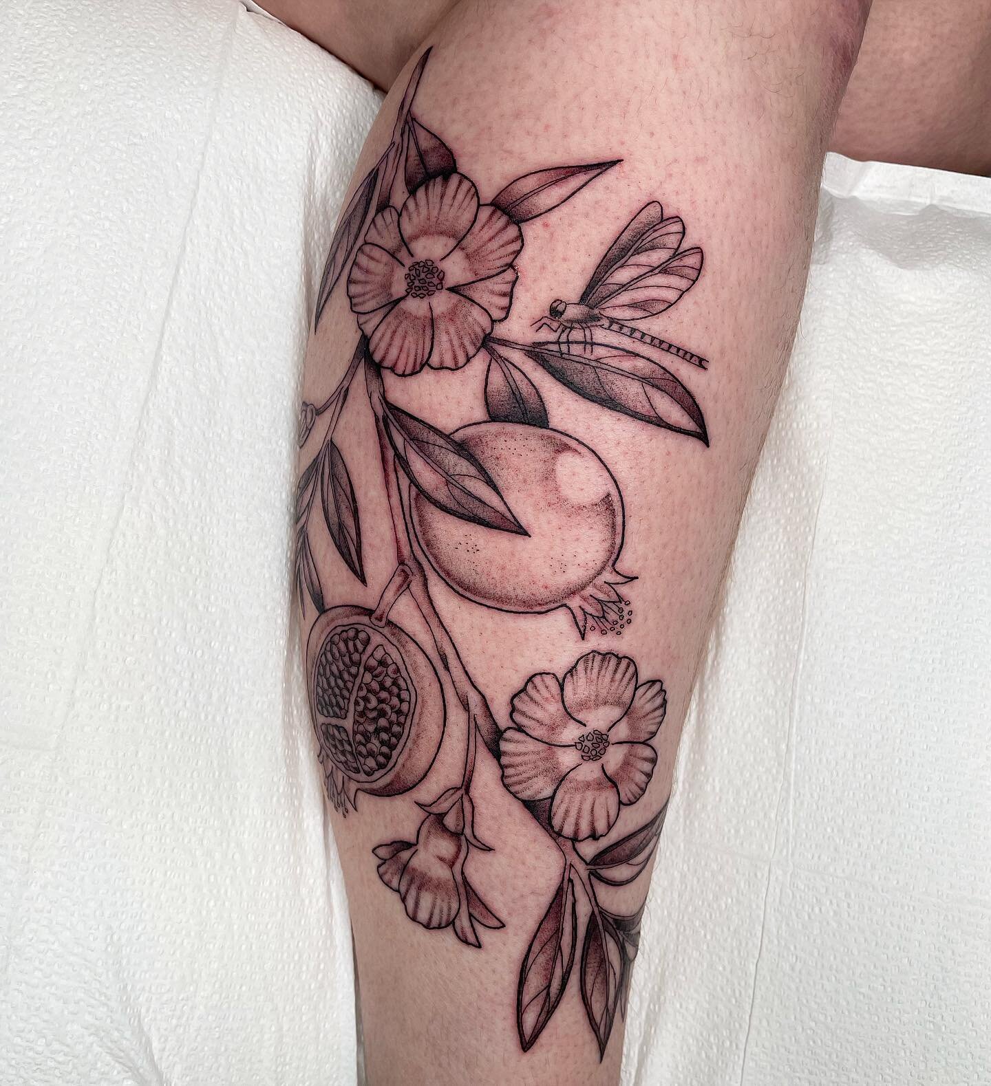 love this one for Aubrey 🌸 thanks for goin big! So fun. Still booking for Chicago! Booking form is on my website :) 
.
.
.
.
.
.
.
.
.
.
#eugenetattoo #eugeneoregon #eugene #oregon #oregontattoo #pnw #pnwtattoo #pomegranate #pomegranatetattoo #illus