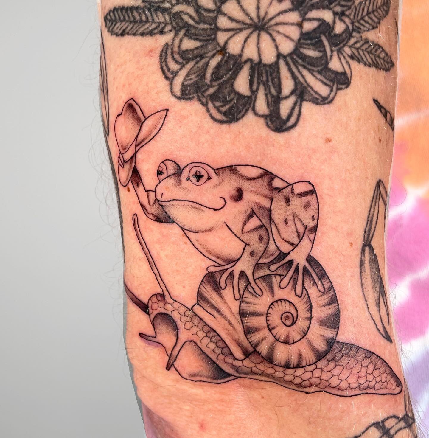 Oh you have a gap on your arm and want a cowboy frog on a riding a snail? Say less 🫡 thanks Sam! 
.
.
.
.
.
.
.
#eugenetattoo #eugeneoregon #eugene #oregon #oregontattoo #pnw #pnwtattoo #frogtattoo #cowboytattoo #snailtattoo #illustrativetattoo