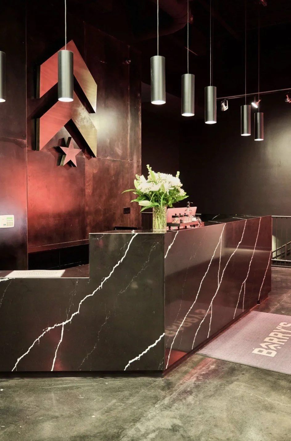 Barry's — Reception desk