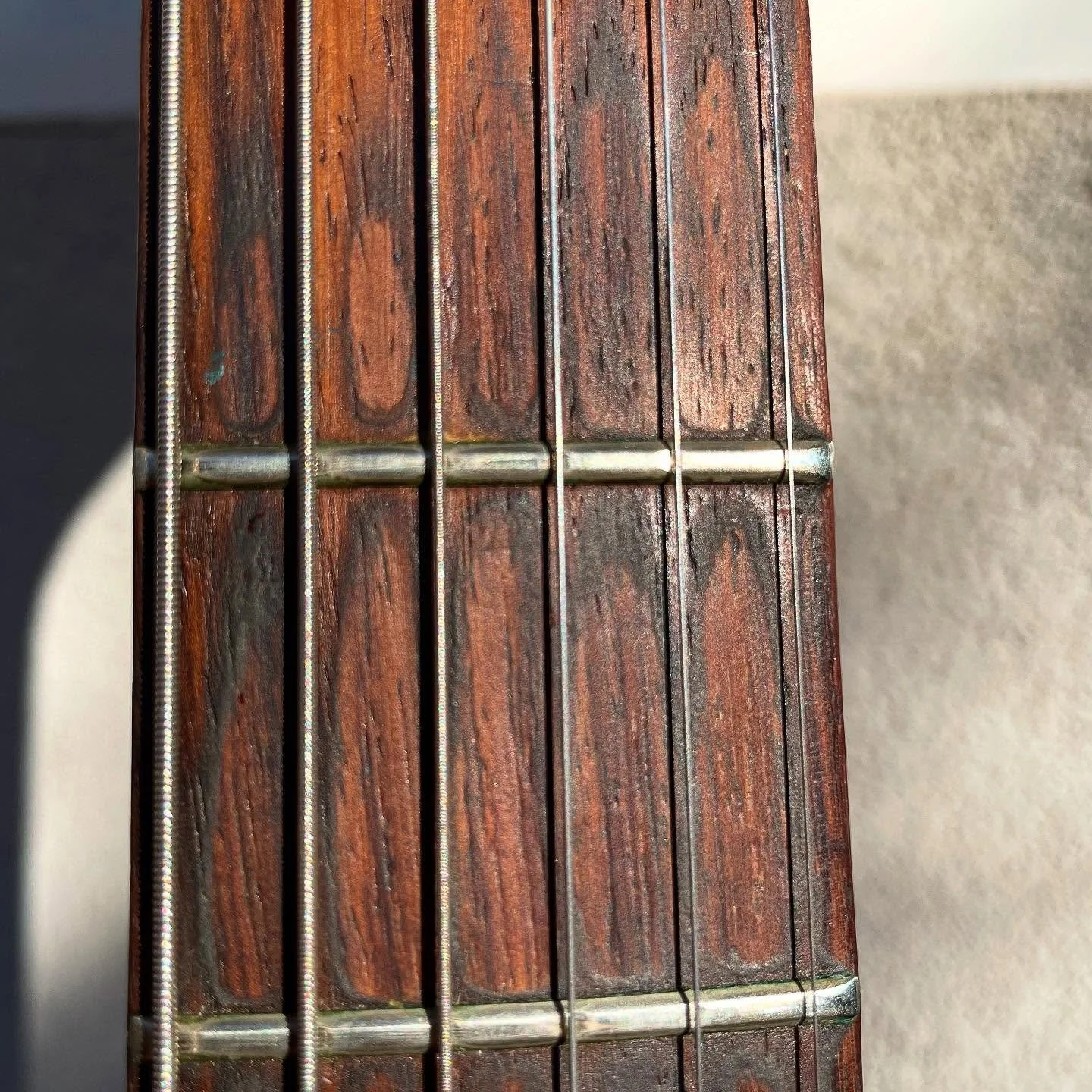 inspired by Vanity Fair to show off my 1981 Gibson Sonex and all its glorious flaws #vintageguitar