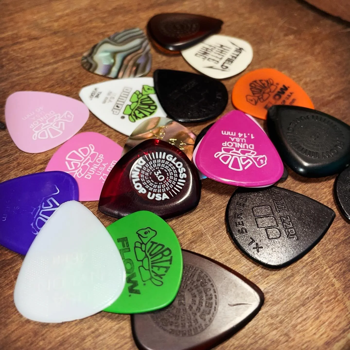 guitarists, do you use a variety of picks or just one? i&rsquo;m a pick-lygamist, also known as a pick slut, but i used to believe in one player, one pick, AKA pickmogany. but now i think that using a variety of materials and thicknesses can really g