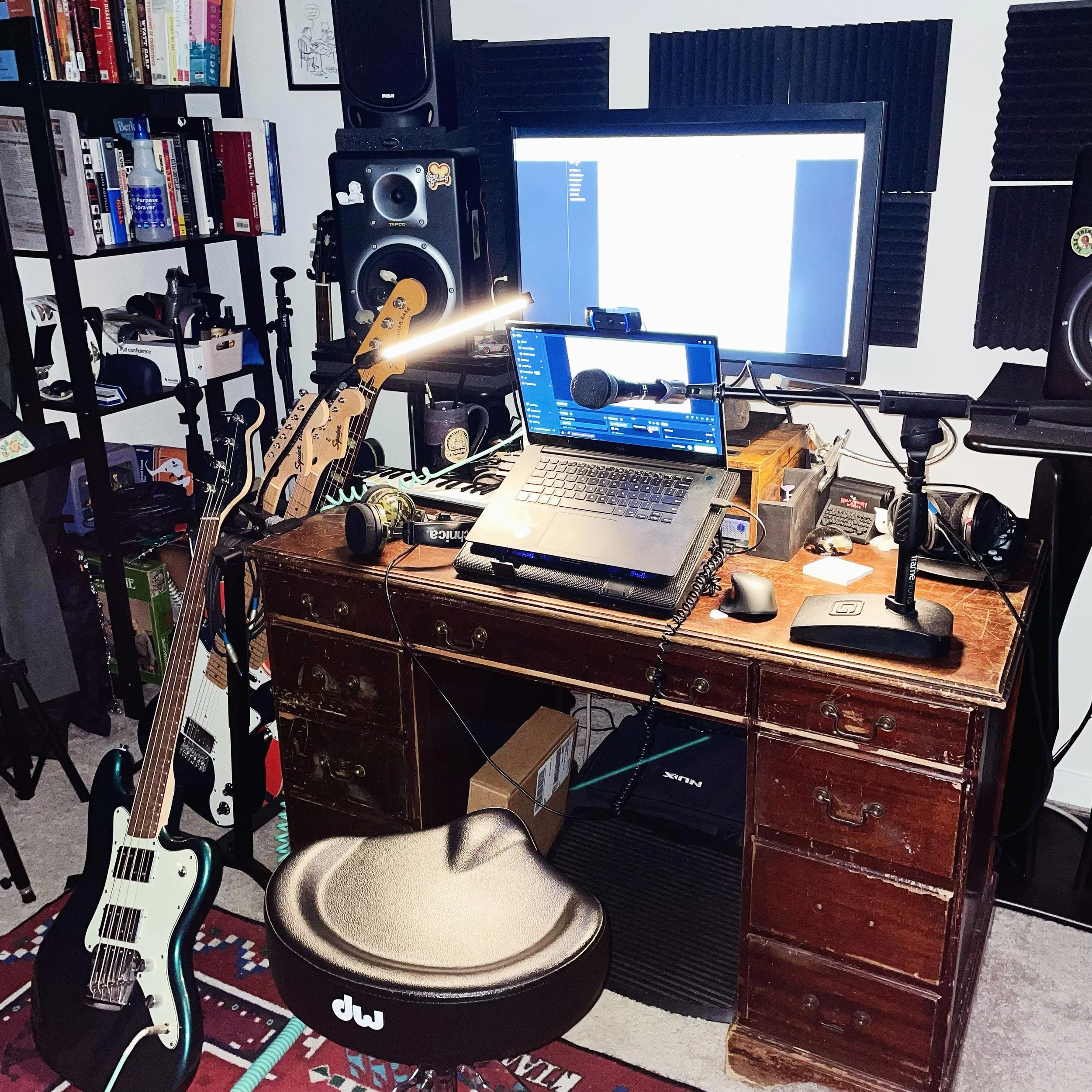 Greetings from PGL HQ. Players from all over the world can take guitar or bass lessons with our streamlined virtual setup that uses HD video and sound. 

If you want to level up your punk, metal &amp; alternative skills, sign up today! 

#onlineguita