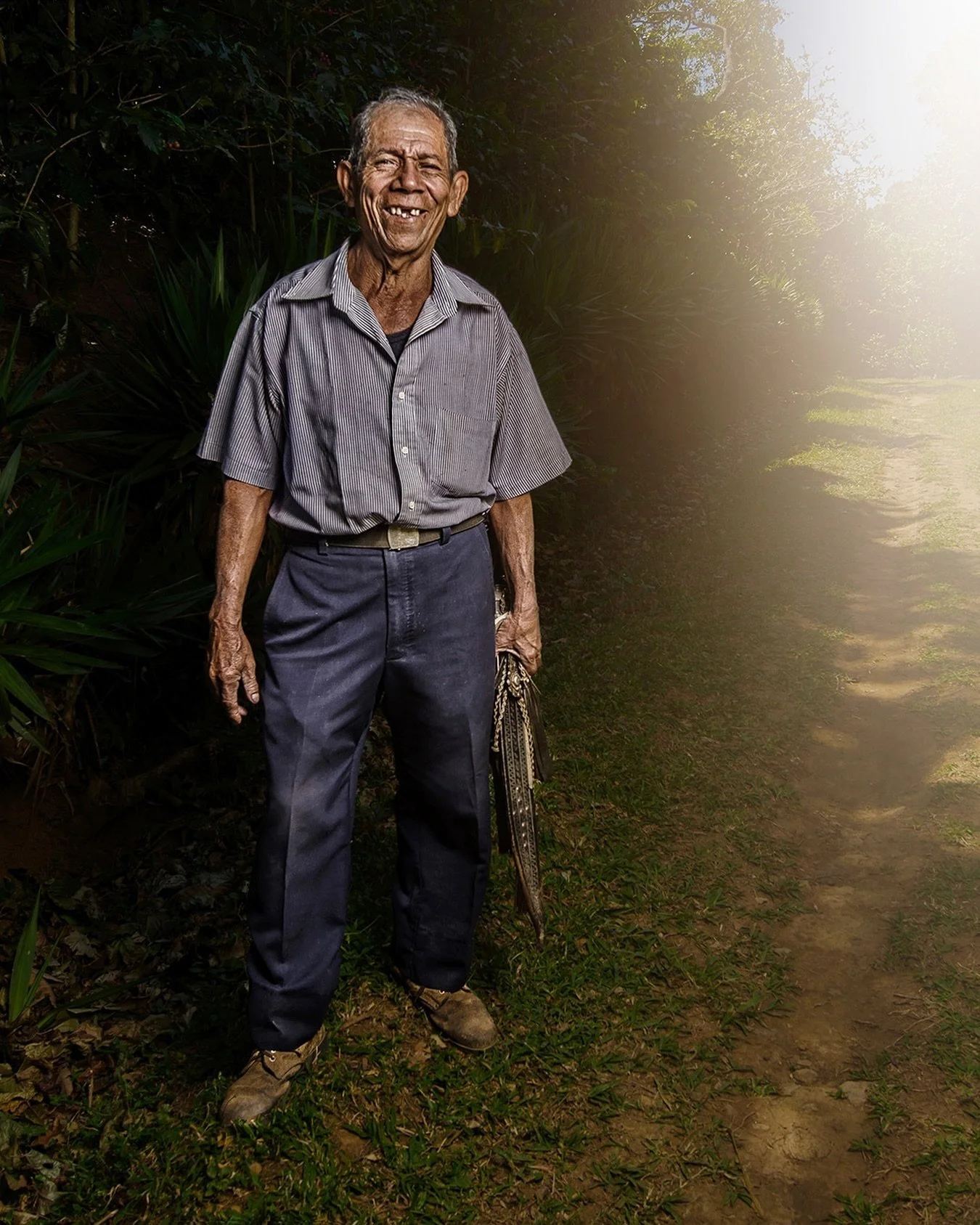 Deep in the mountain, there was a proud man who was glad to have his portrait taken surrounded by what he knows best: #Nature

#coffeepeople #coffeefarm