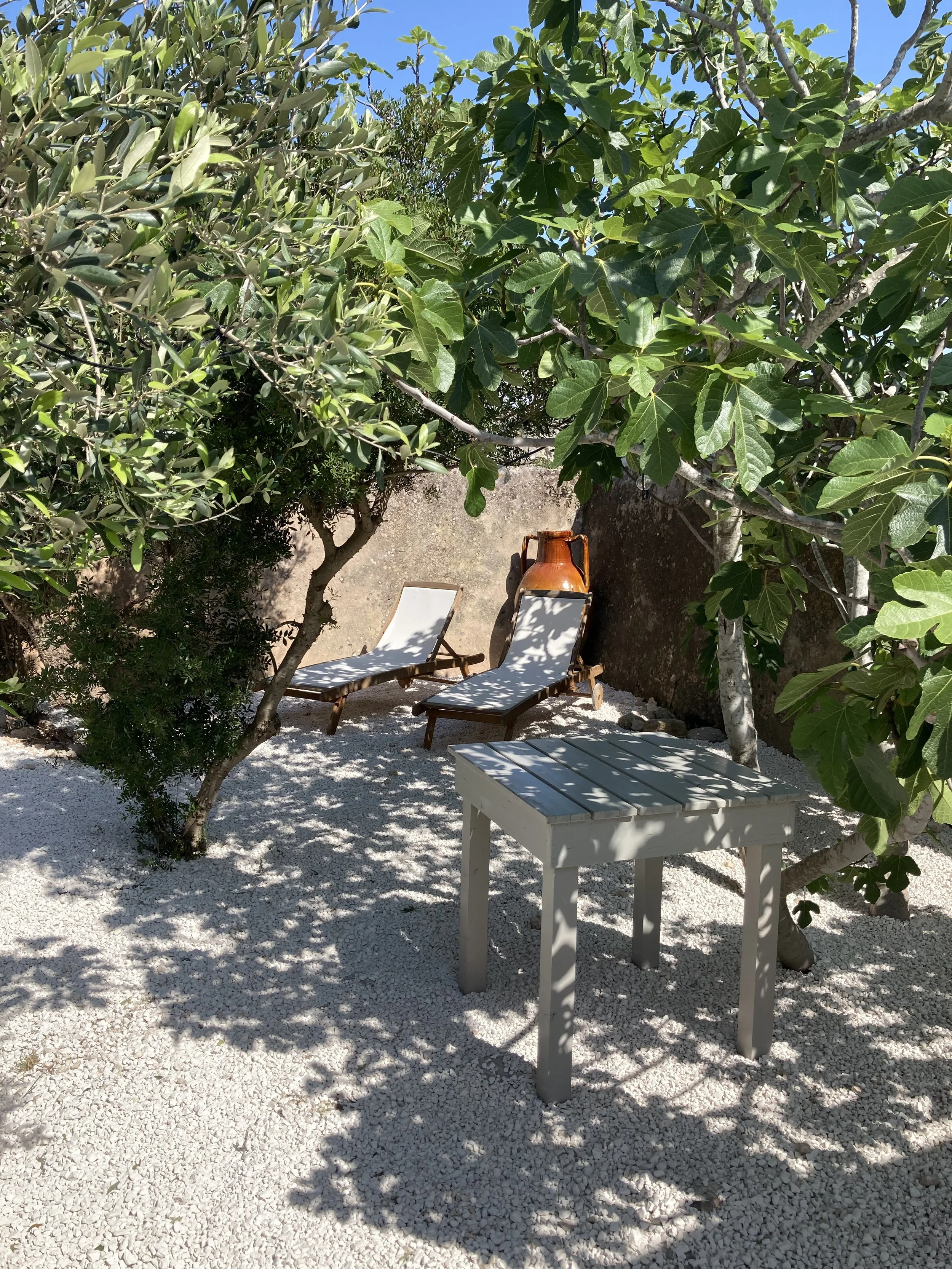 Close-up of natural textures and cozy seating in a relax area at Masseria Specula, reflecting a calm and mindful retreat atmosphere in Italy