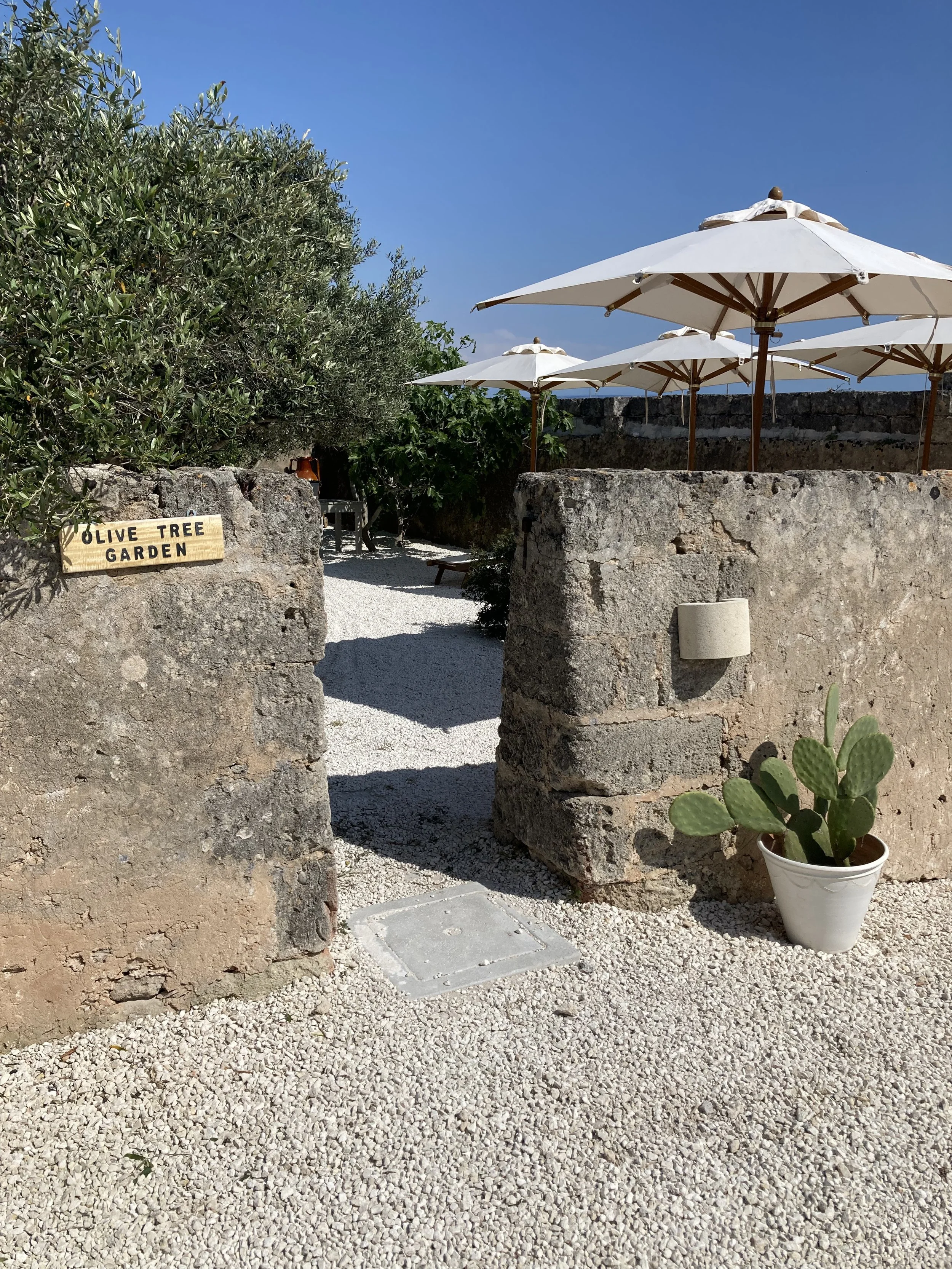 Peaceful outdoor lounge area at Masseria Specula with comfortable seating and countryside views, designed for relaxation during retreats in southern Italy
