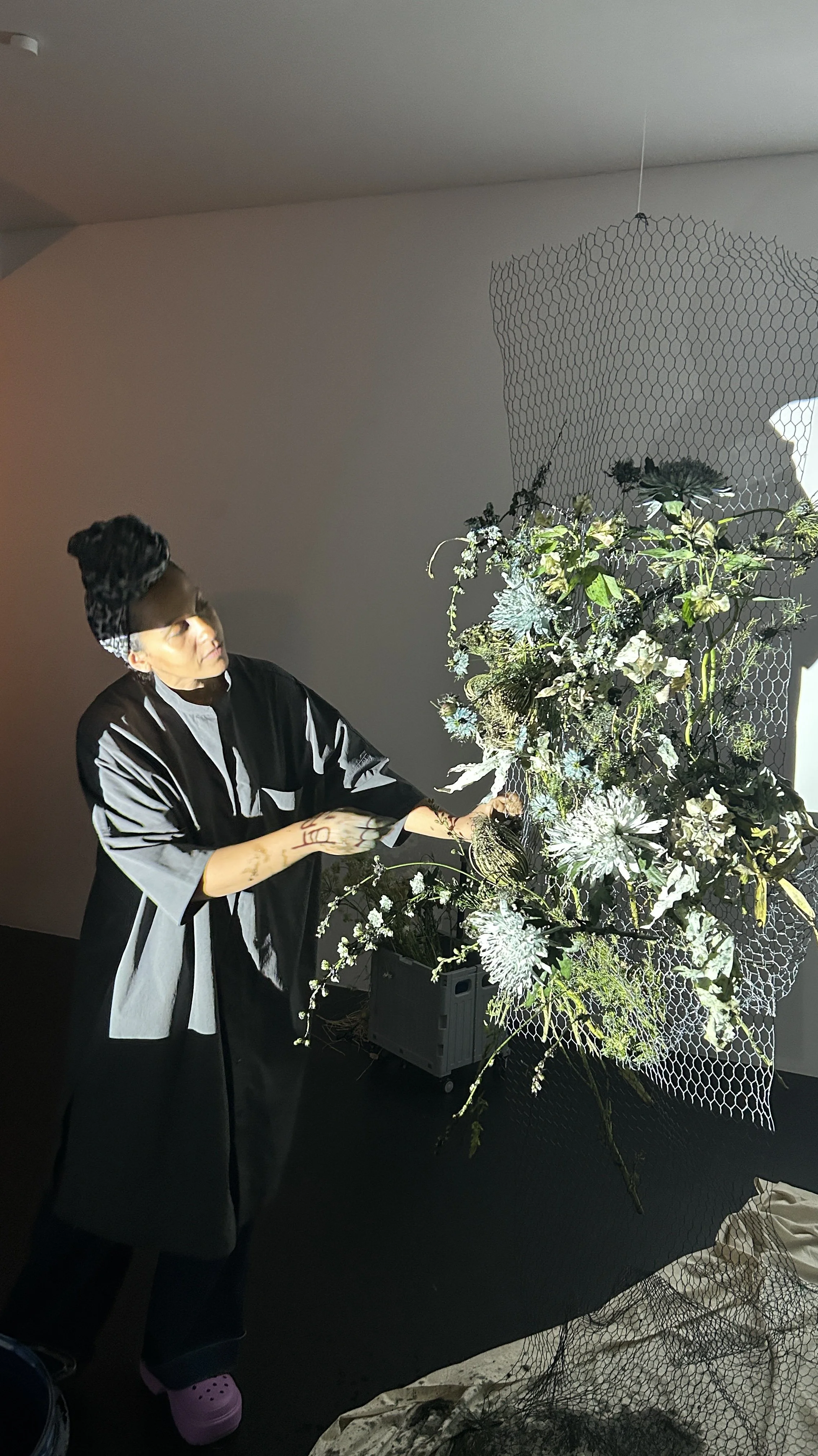 Indigo flowers performance at Nion Playground gallery 