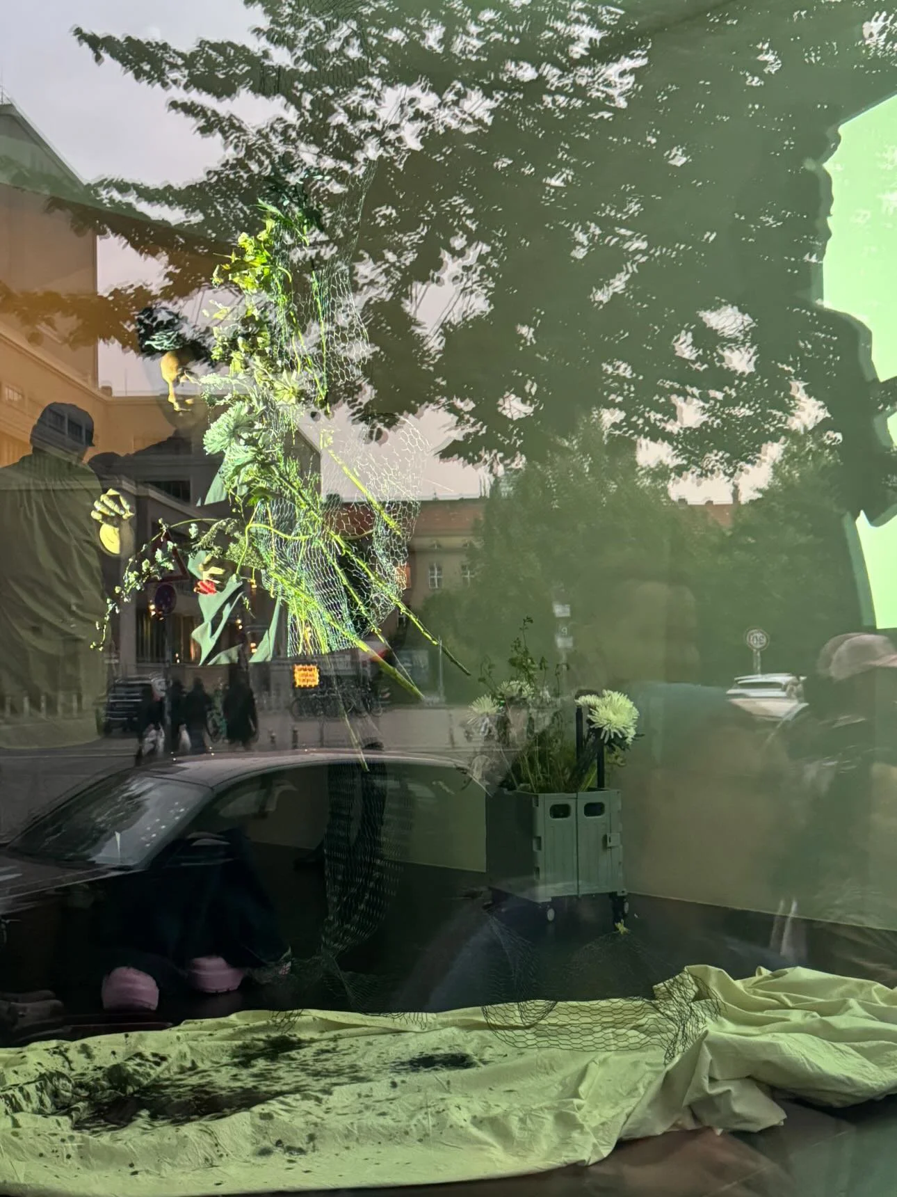 Indigo flowers performance at Nion Playground gallery 