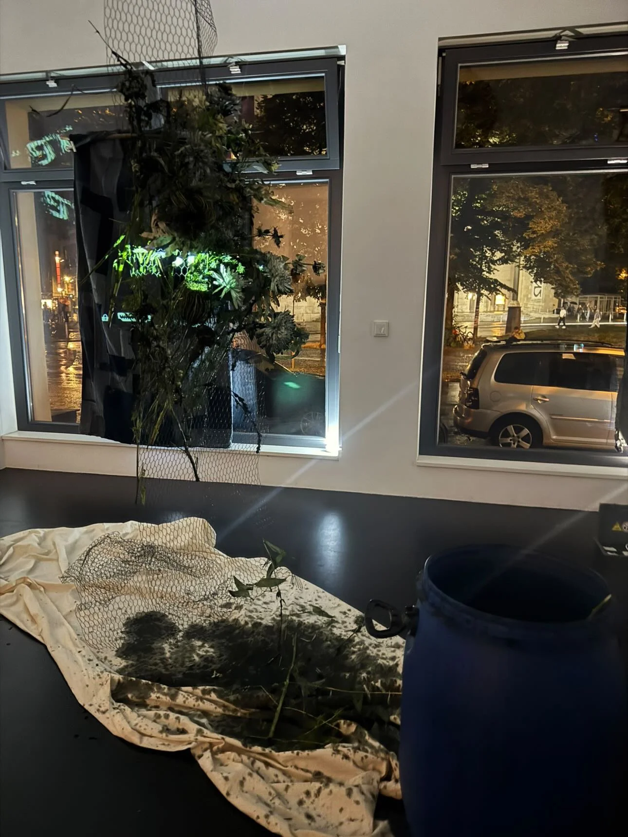 Indigo flowers performance at Nion Playground gallery 