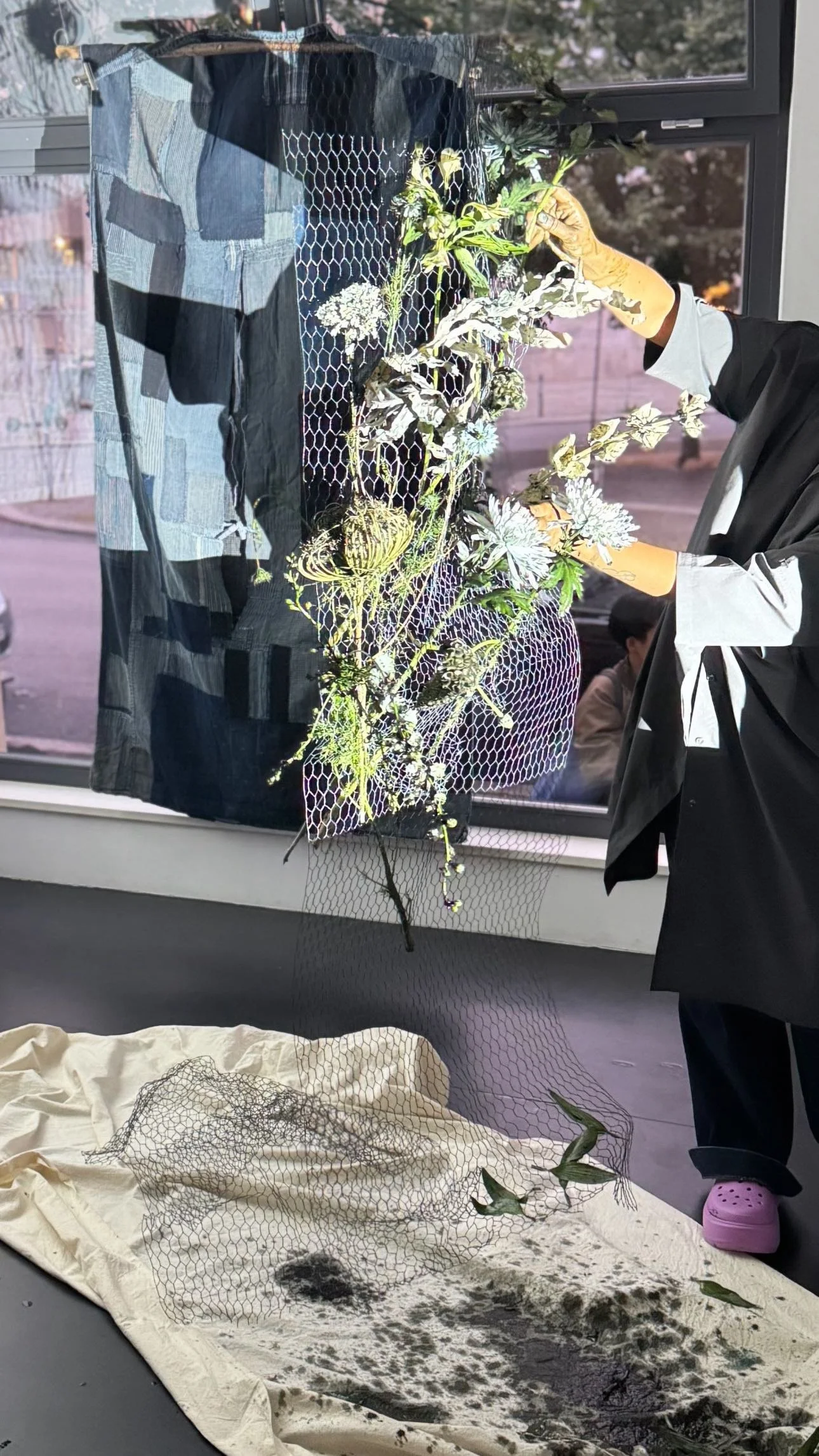 Indigo flowers performance at Nion Playground gallery 